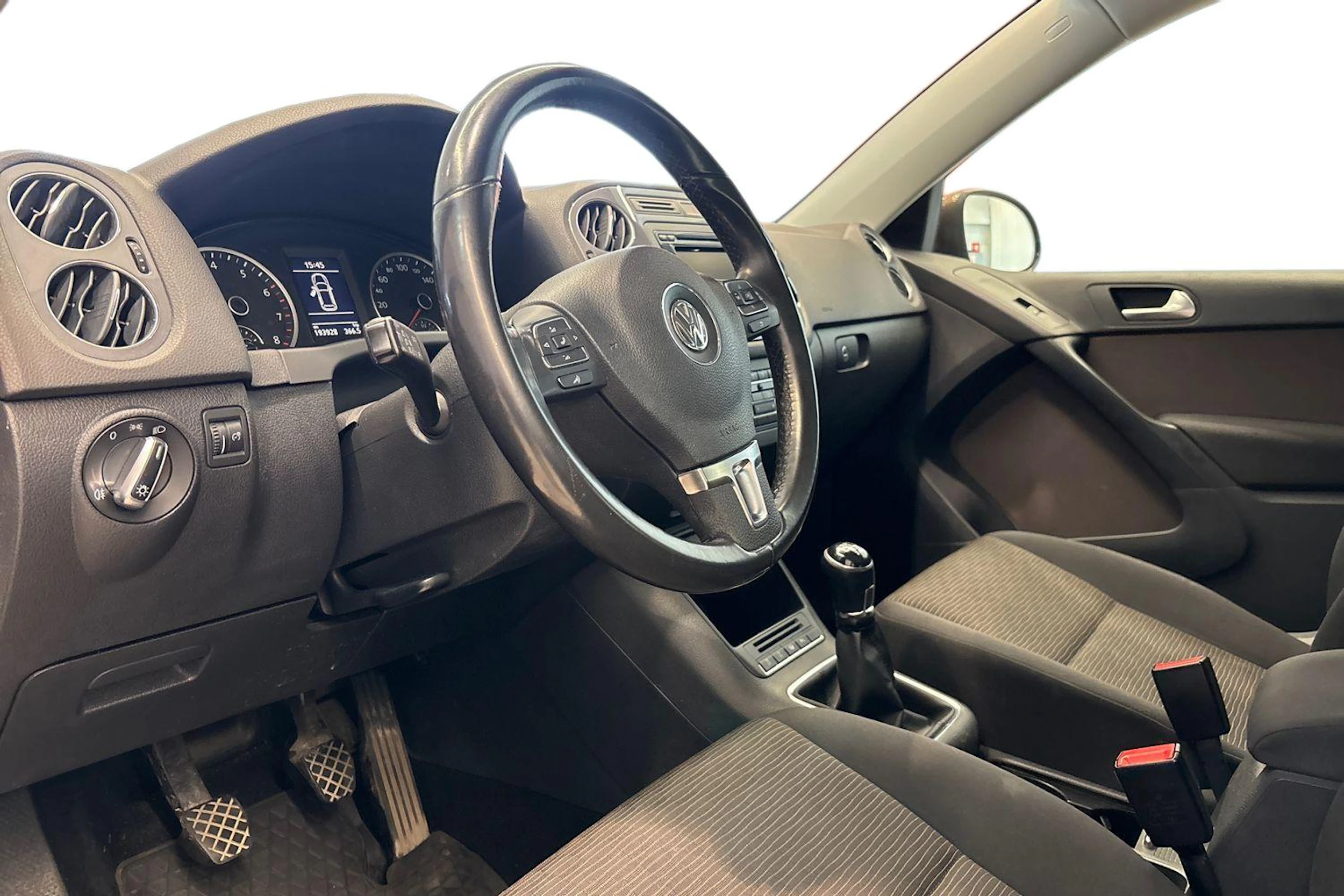 Ruskea (beige) Volkswagen Tiguan 2014 kuva 8.