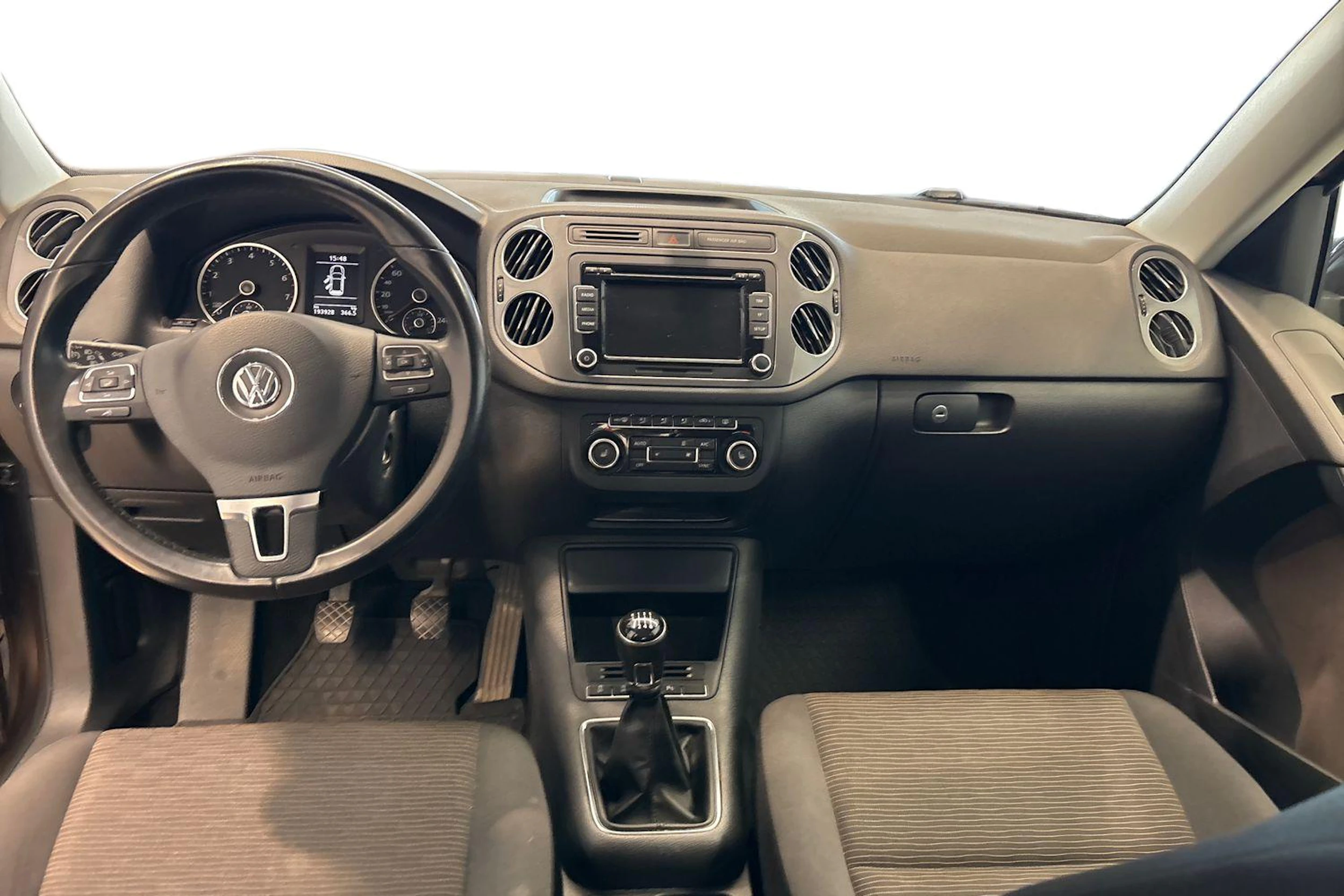 Ruskea (beige) Volkswagen Tiguan 2014 kuva 9.