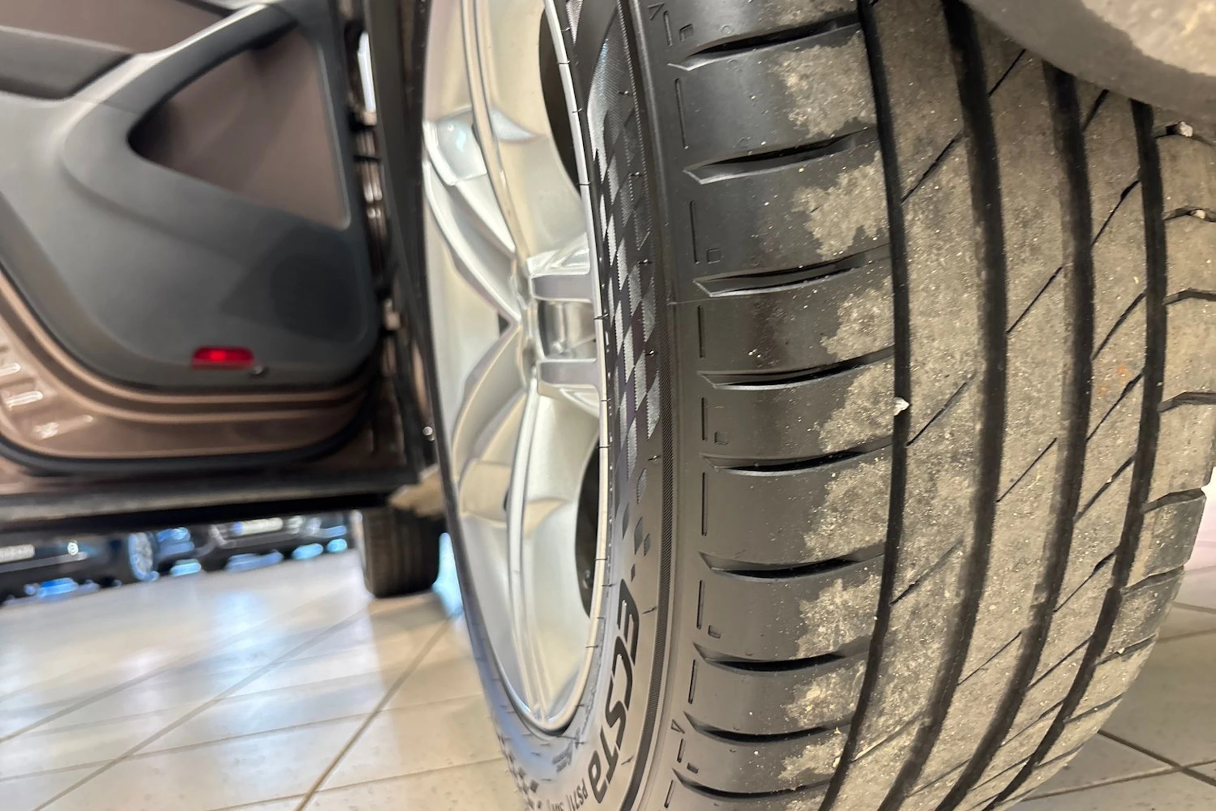 Ruskea (beige) Volkswagen Tiguan 2014 kuva 13.