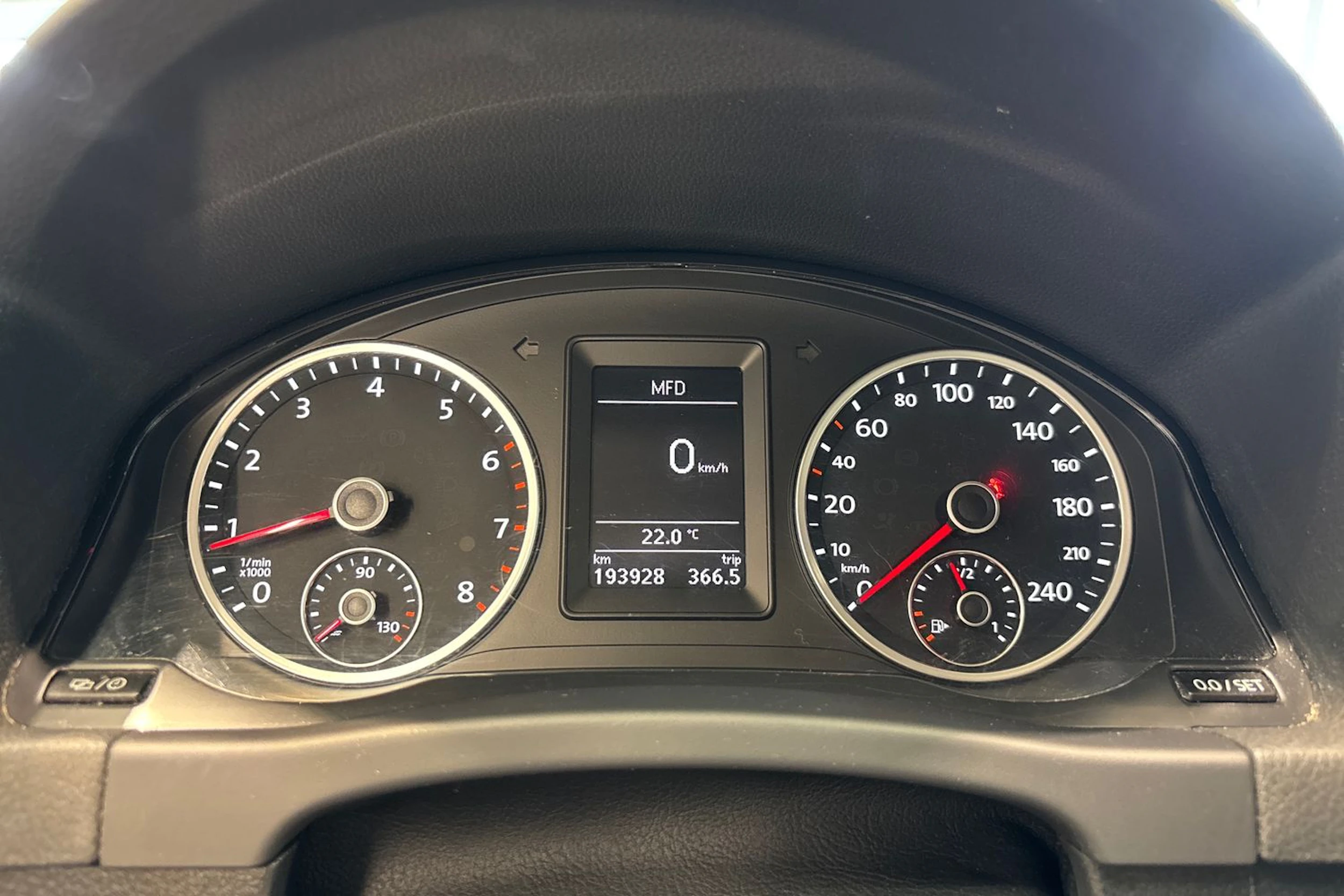 Ruskea (beige) Volkswagen Tiguan 2014 kuva 17.