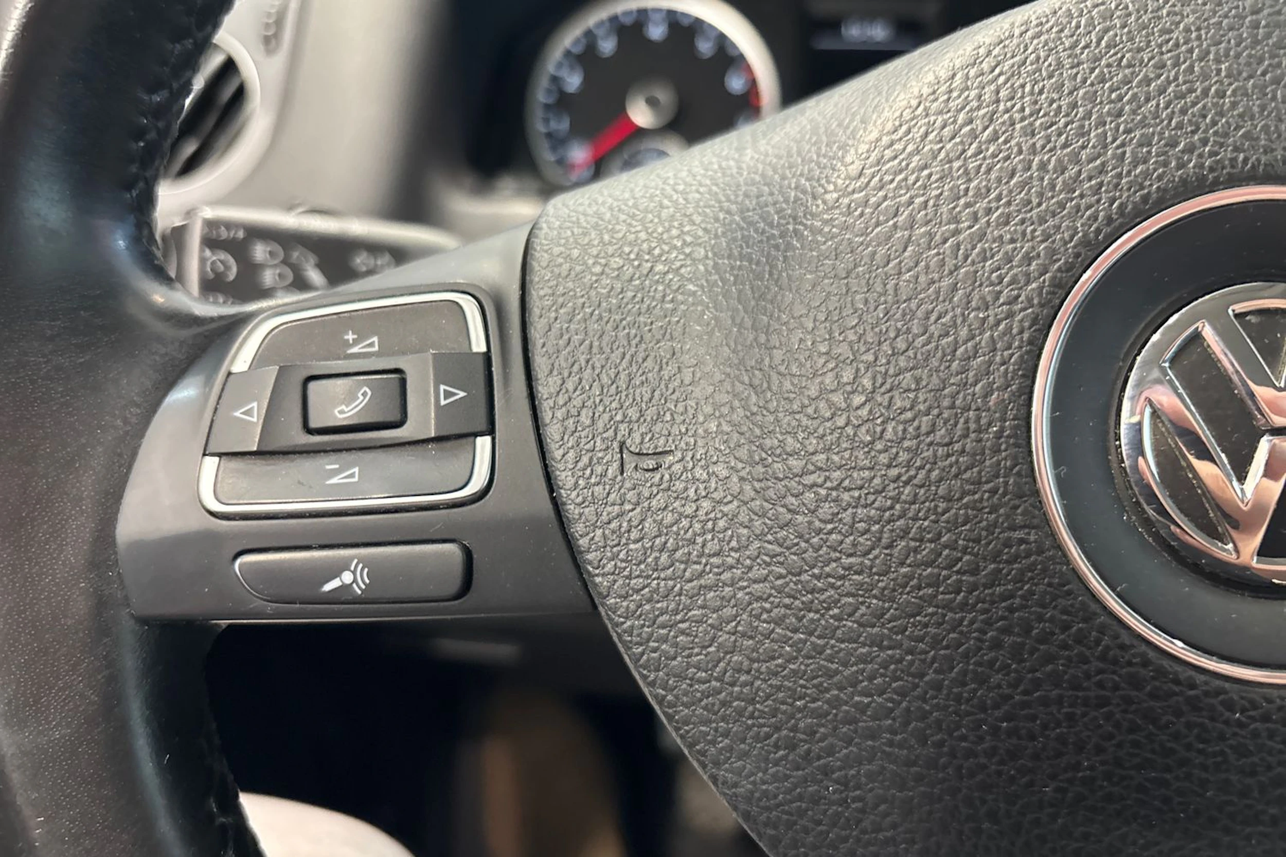 Ruskea (beige) Volkswagen Tiguan 2014 kuva 18.