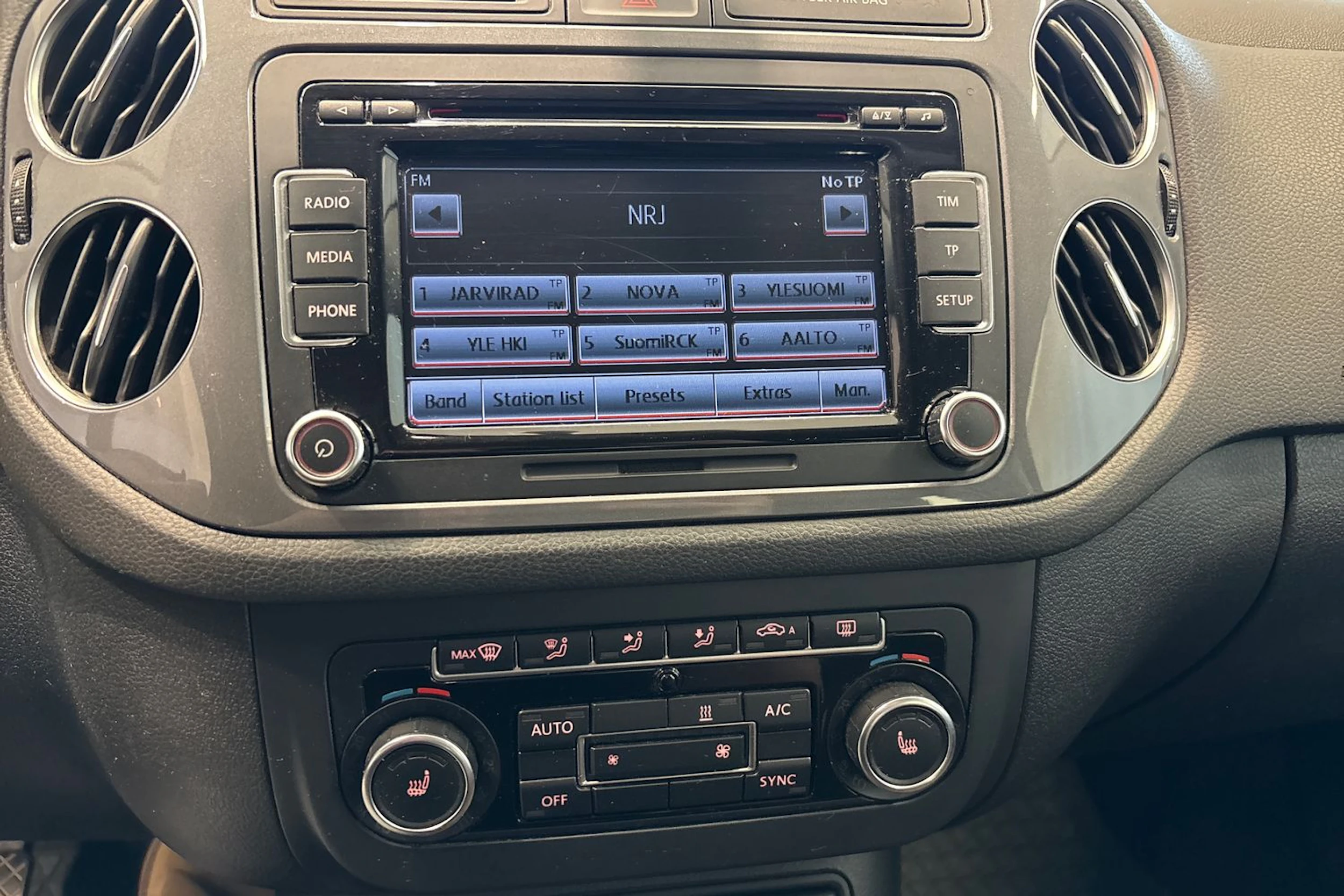 Ruskea (beige) Volkswagen Tiguan 2014 kuva 21.