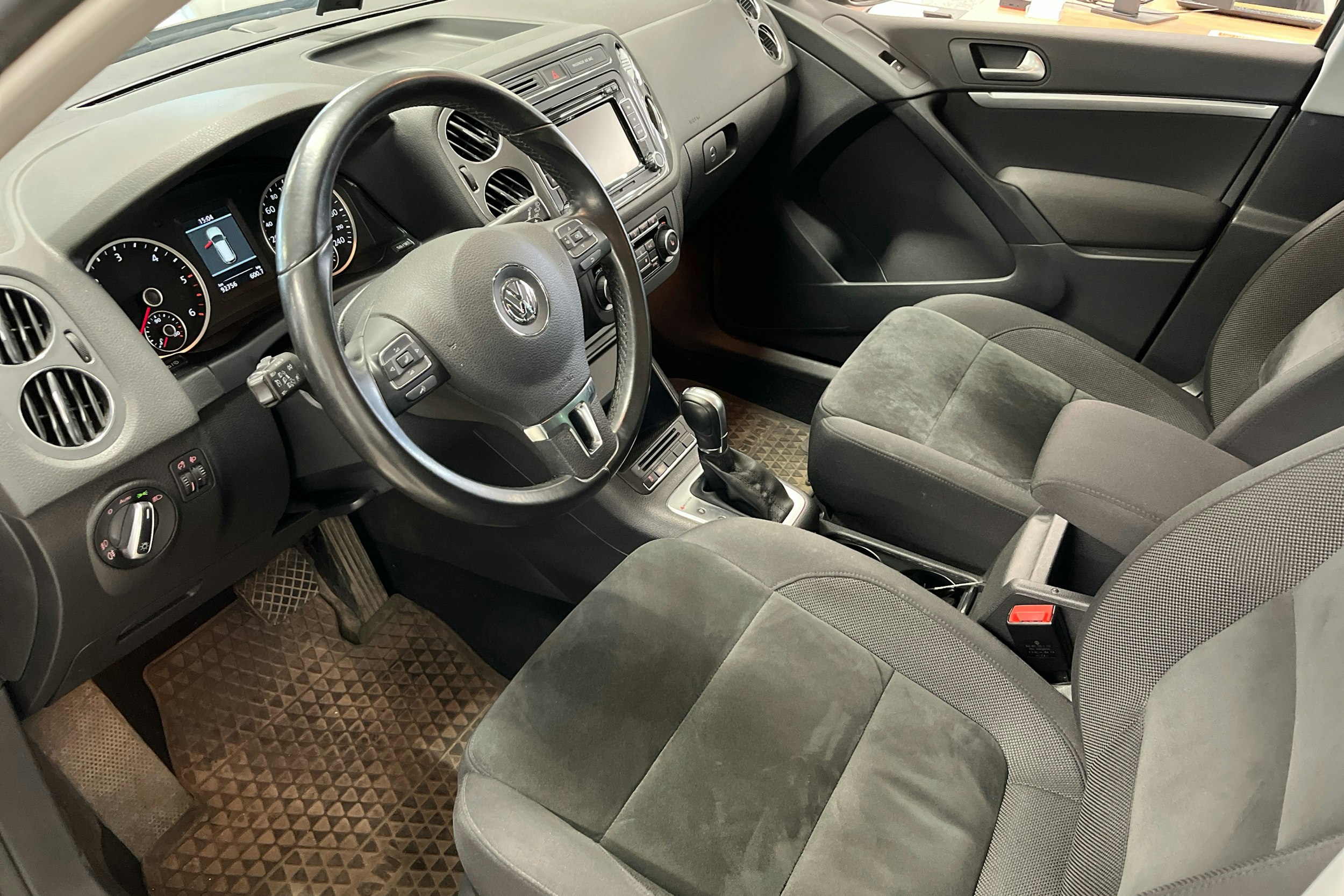 ruskea (beige) Volkswagen Tiguan 2014 kuva 3.