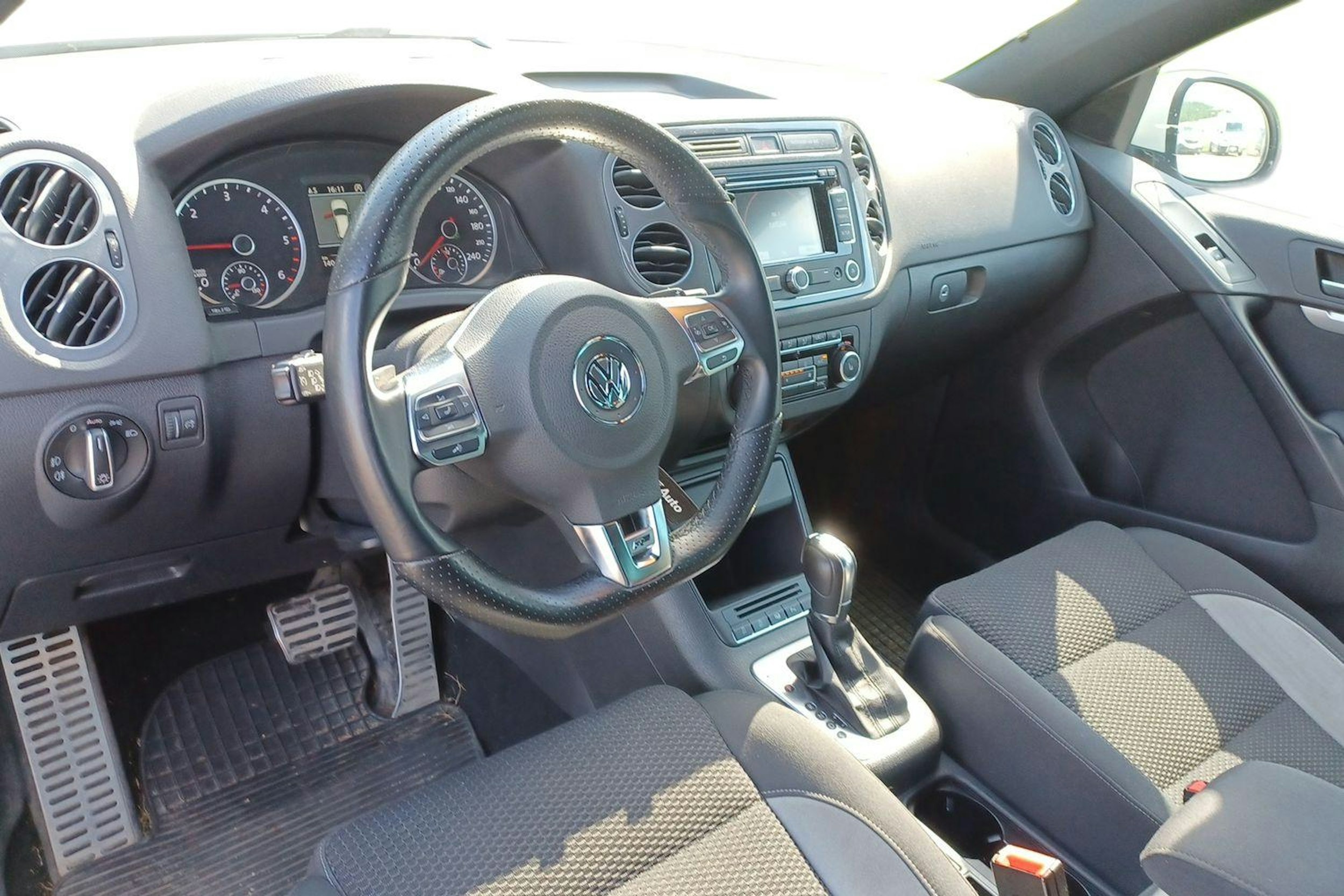 Valkoinen Volkswagen Tiguan 2014 kuva 3.