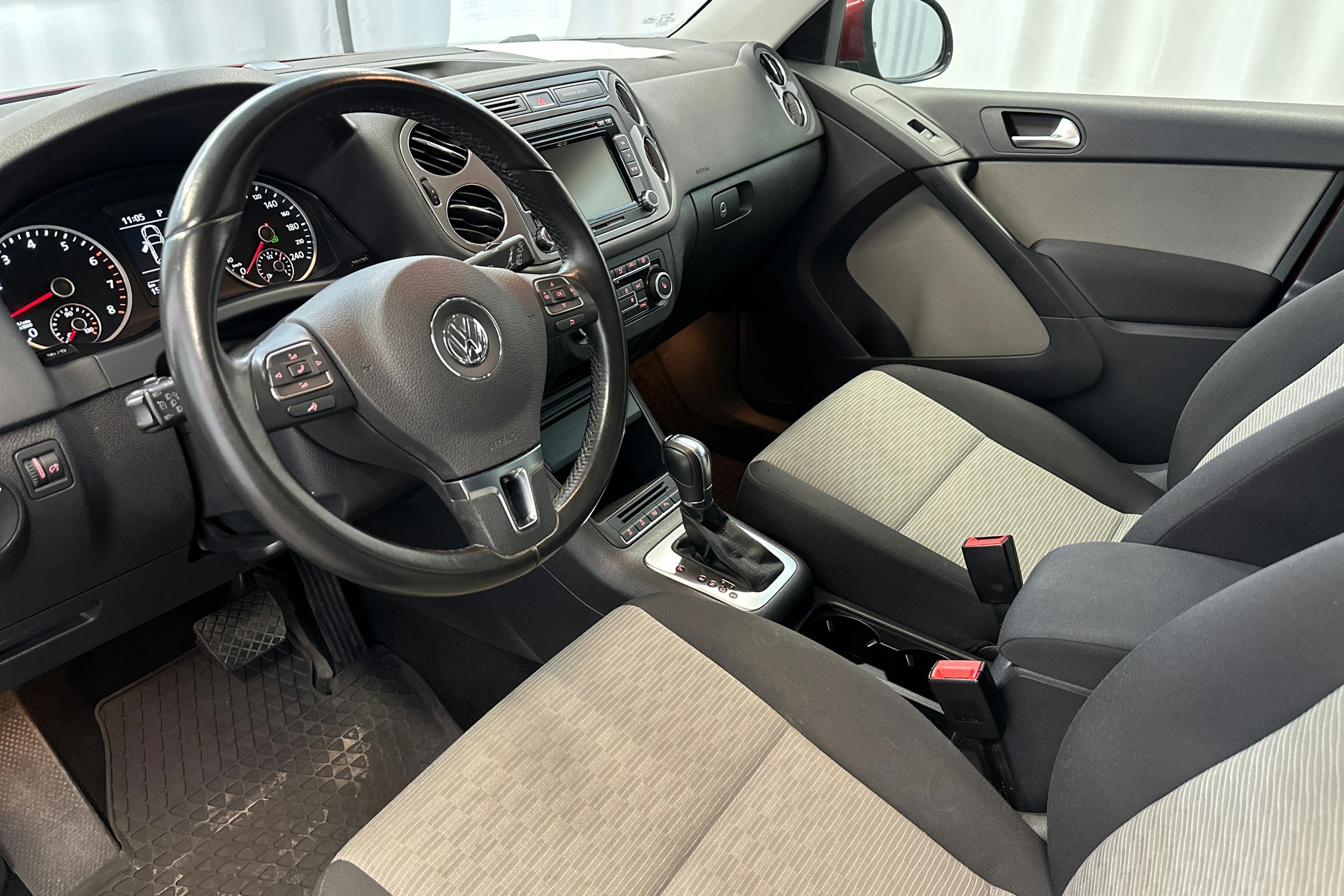 punainen Volkswagen Tiguan 2014 kuva 6.