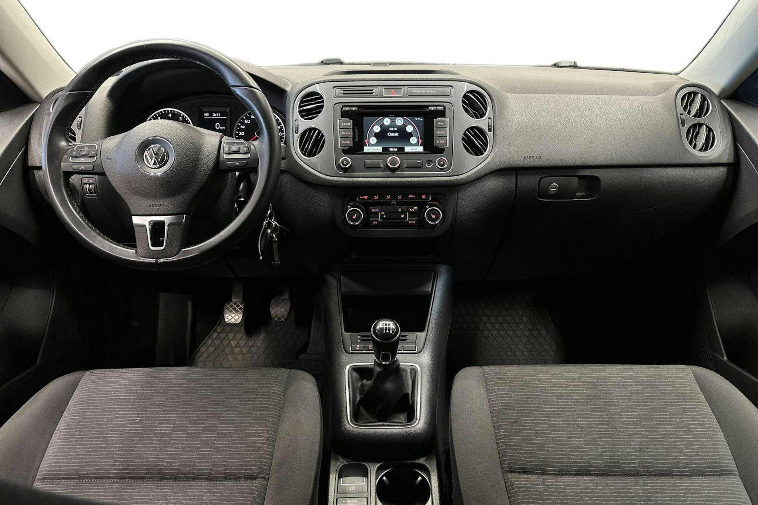 ruskea (beige) Volkswagen Tiguan 2014 kuva 11.