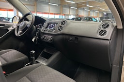 ruskea (beige) Volkswagen Tiguan 2014 kuva 13.