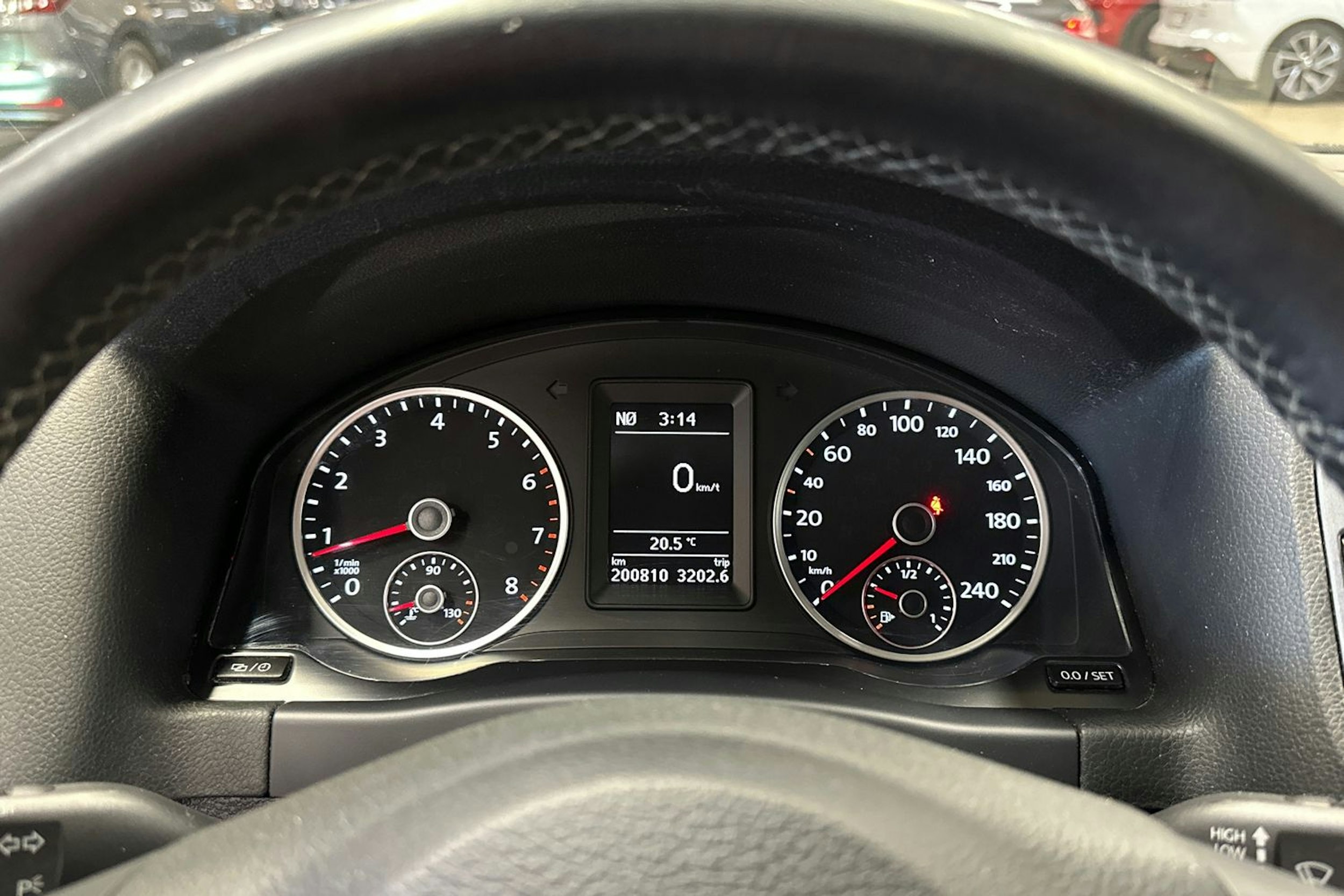 ruskea (beige) Volkswagen Tiguan 2014 kuva 21.
