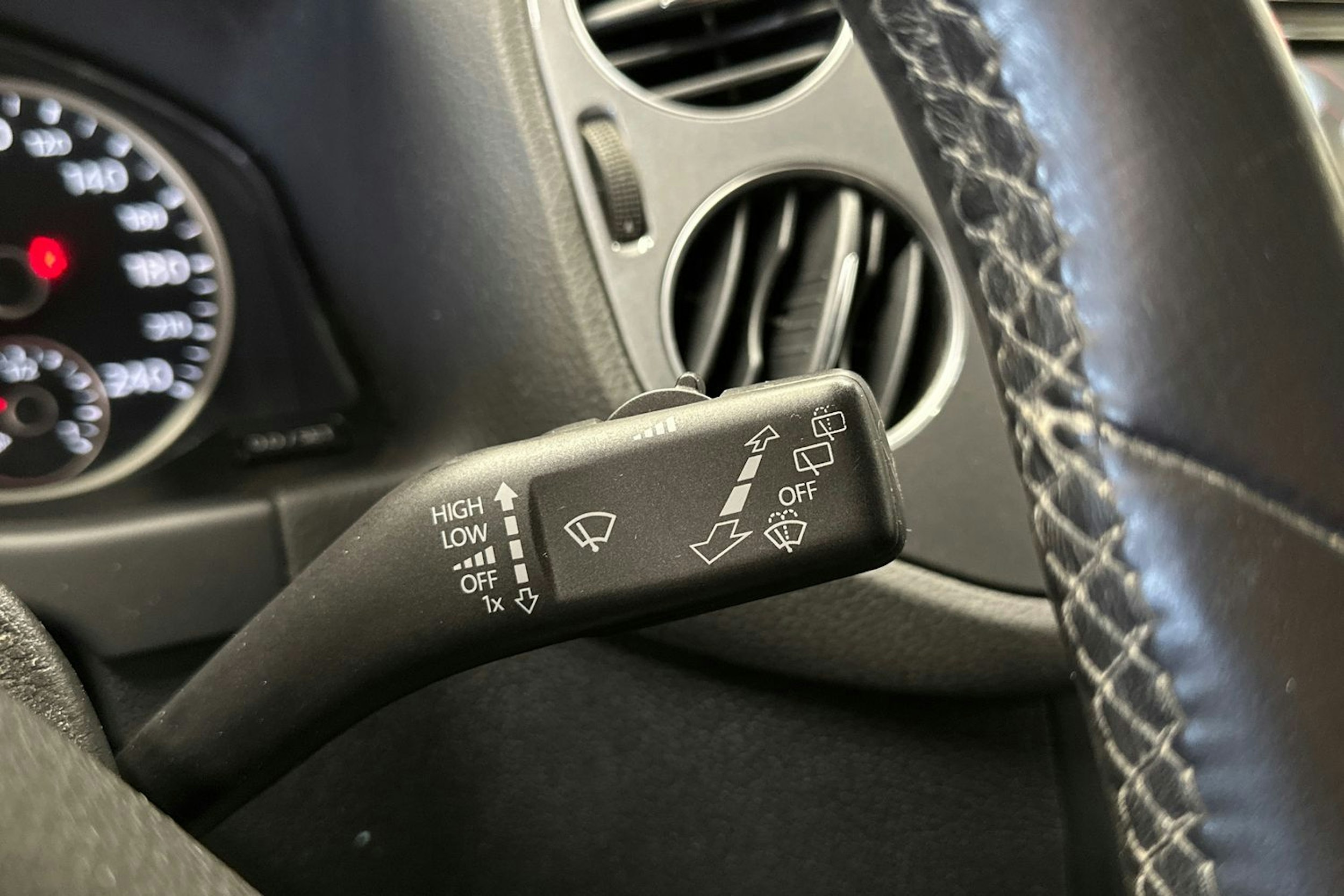 ruskea (beige) Volkswagen Tiguan 2014 kuva 23.