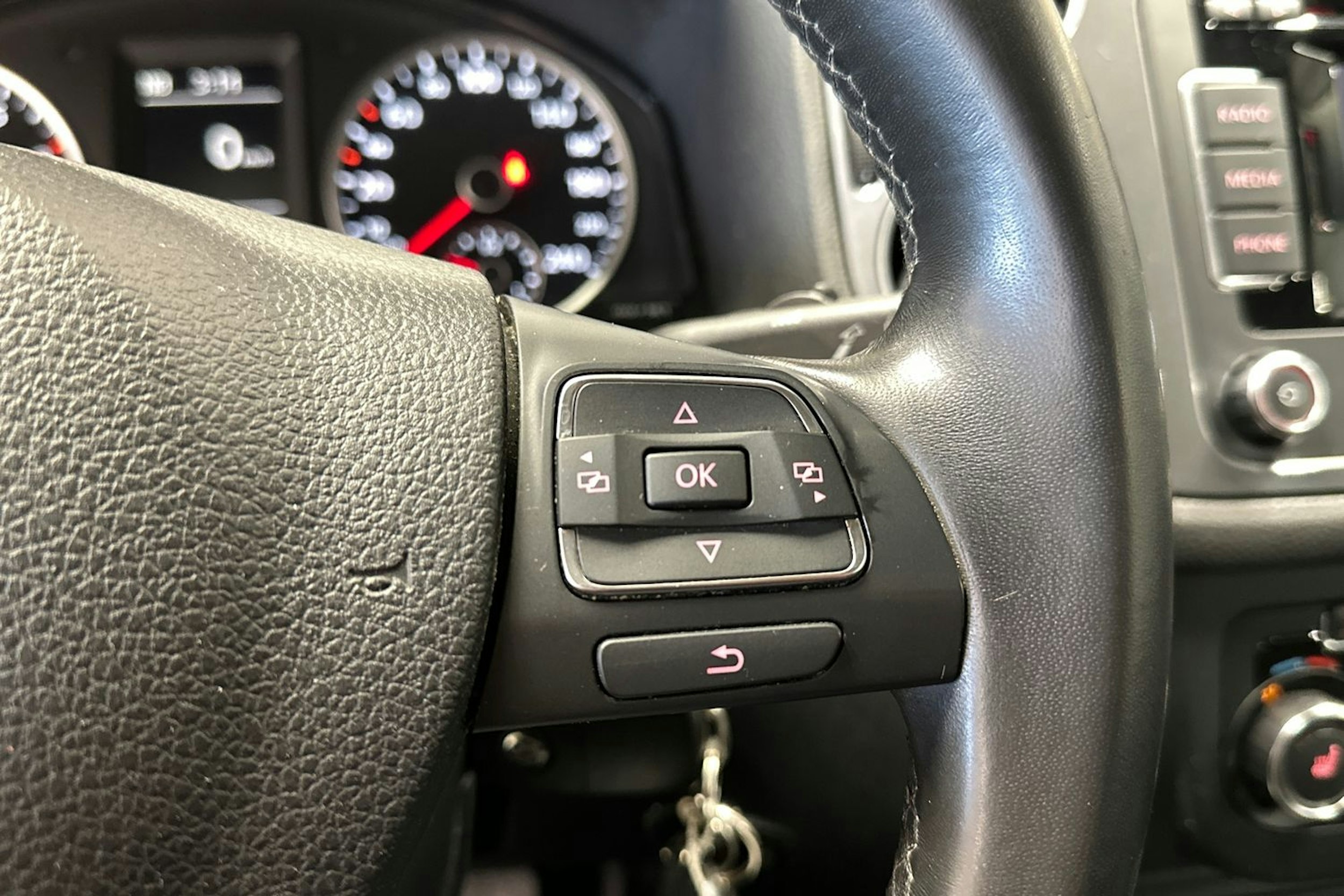 ruskea (beige) Volkswagen Tiguan 2014 kuva 25.