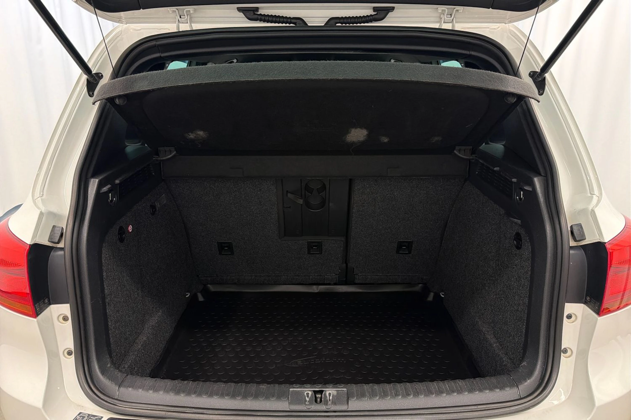 valkoinen Volkswagen Tiguan 2014 kuva 13.