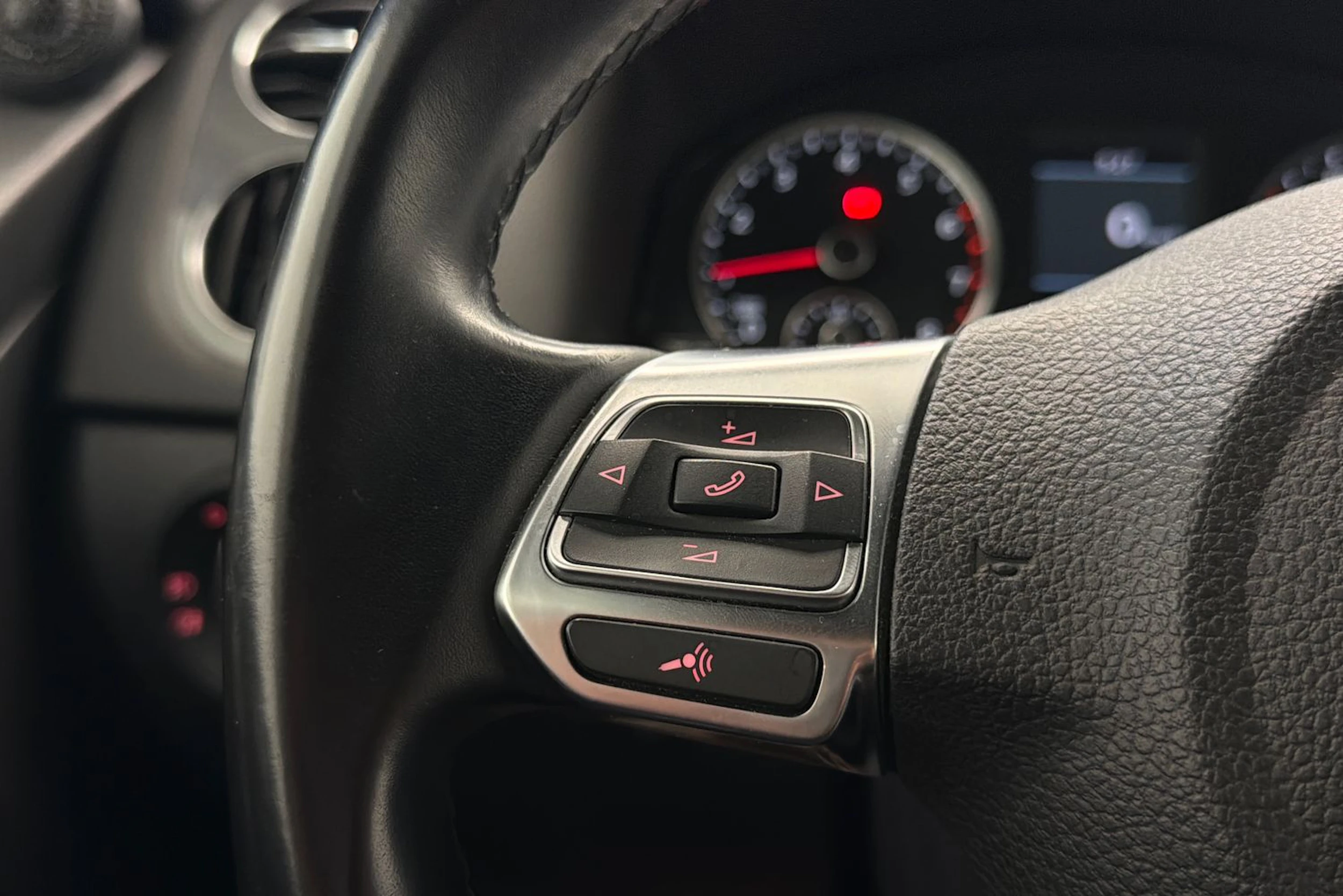 valkoinen Volkswagen Tiguan 2014 kuva 16.
