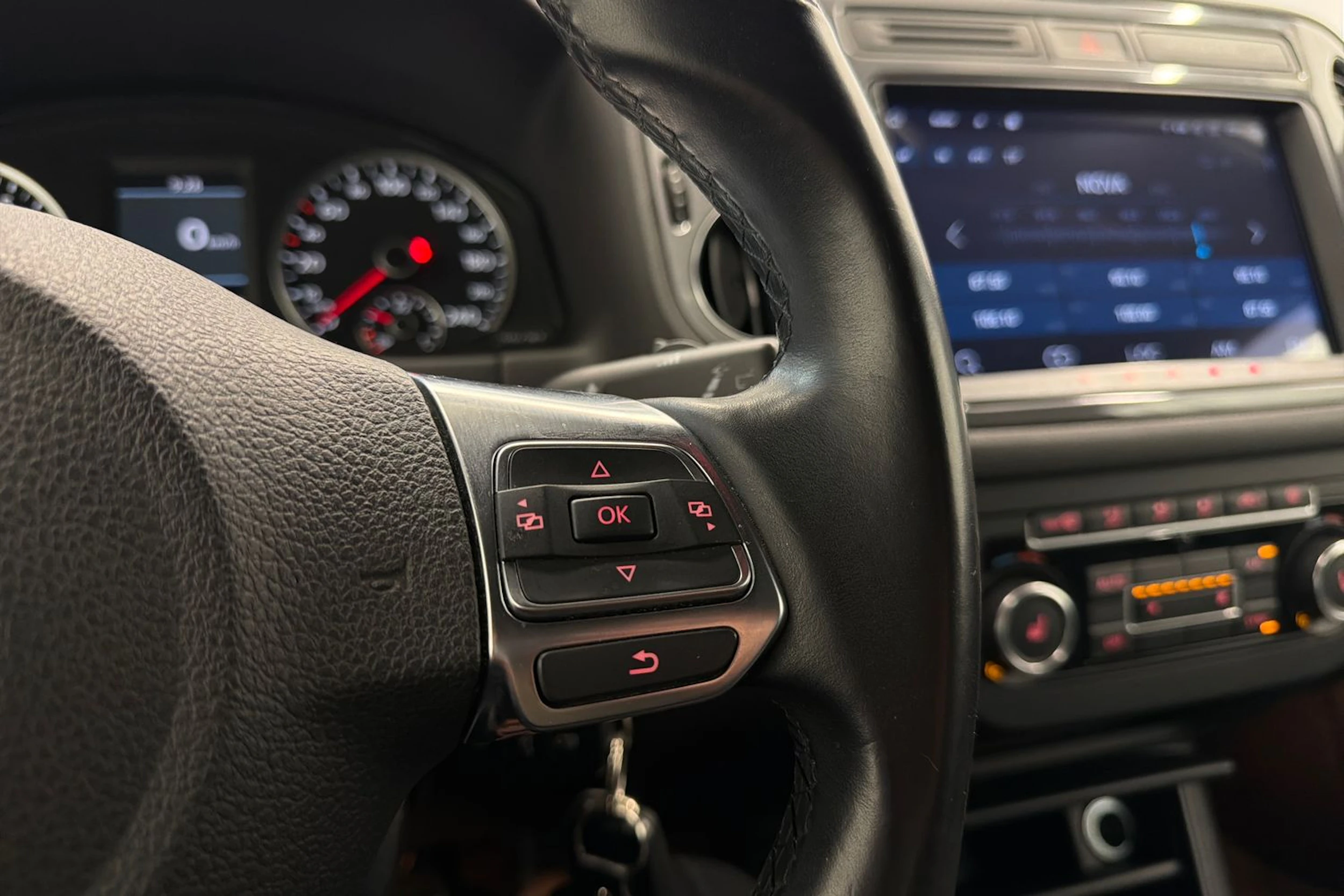 valkoinen Volkswagen Tiguan 2014 kuva 17.