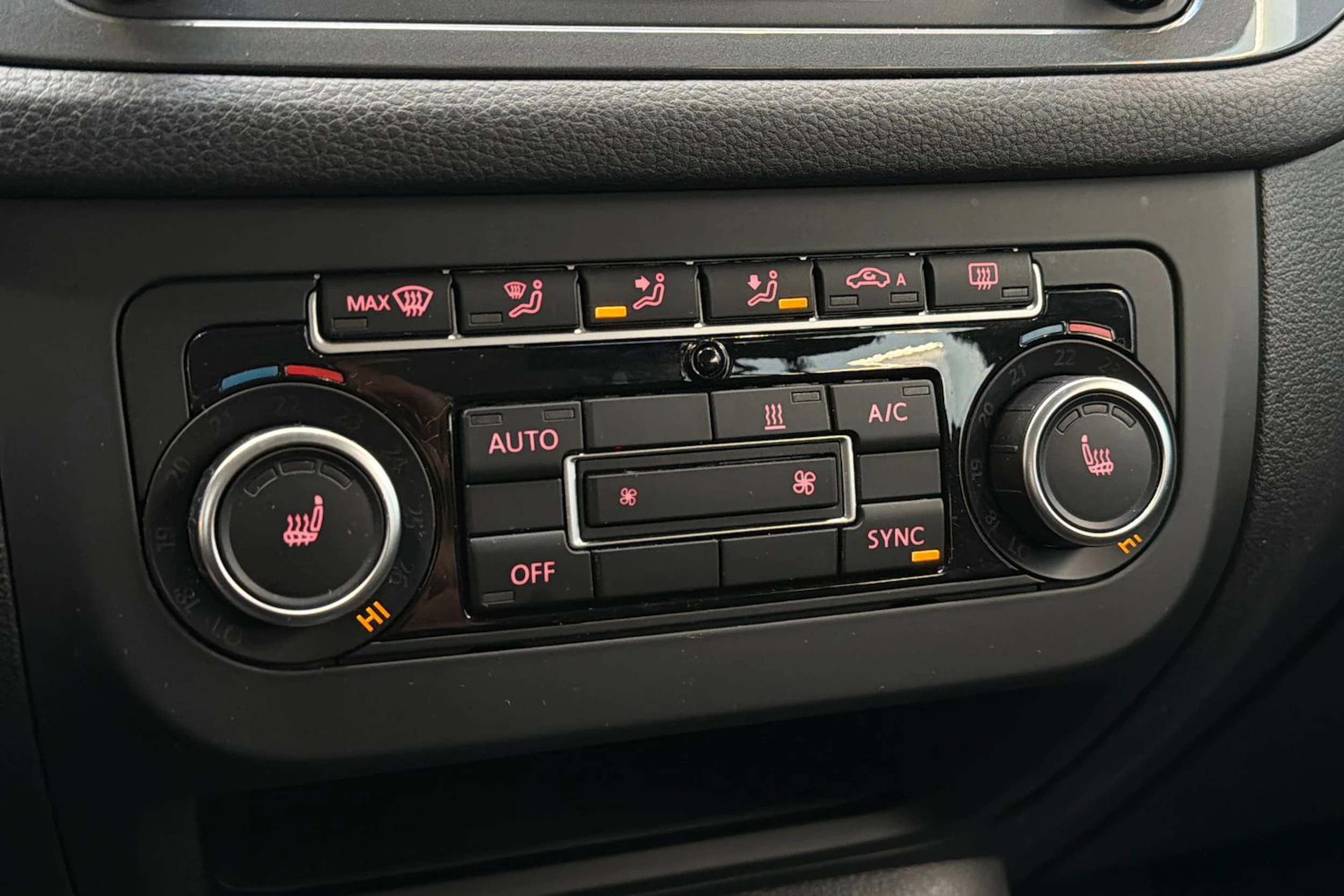 valkoinen Volkswagen Tiguan 2014 kuva 18.
