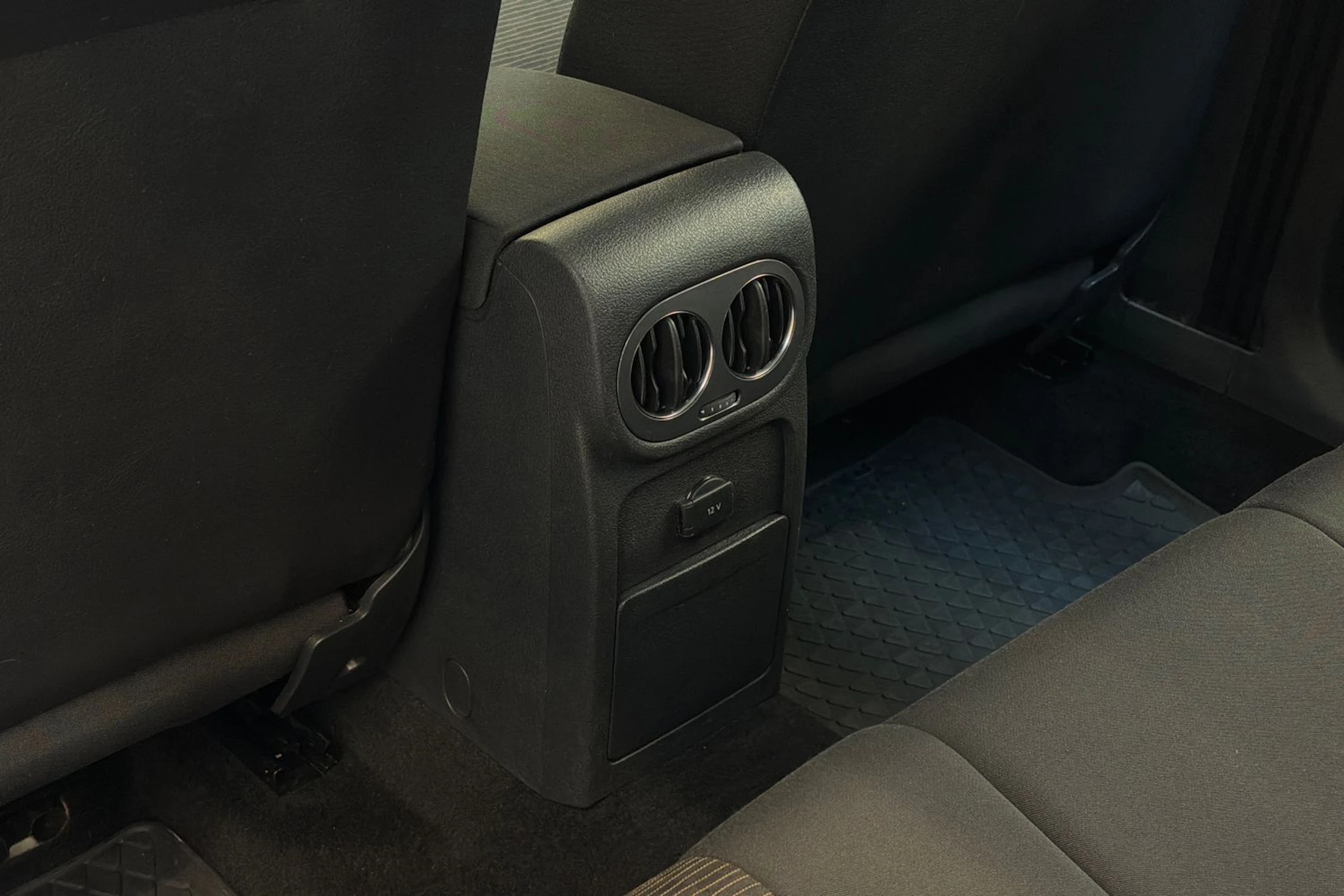 valkoinen Volkswagen Tiguan 2014 kuva 21.
