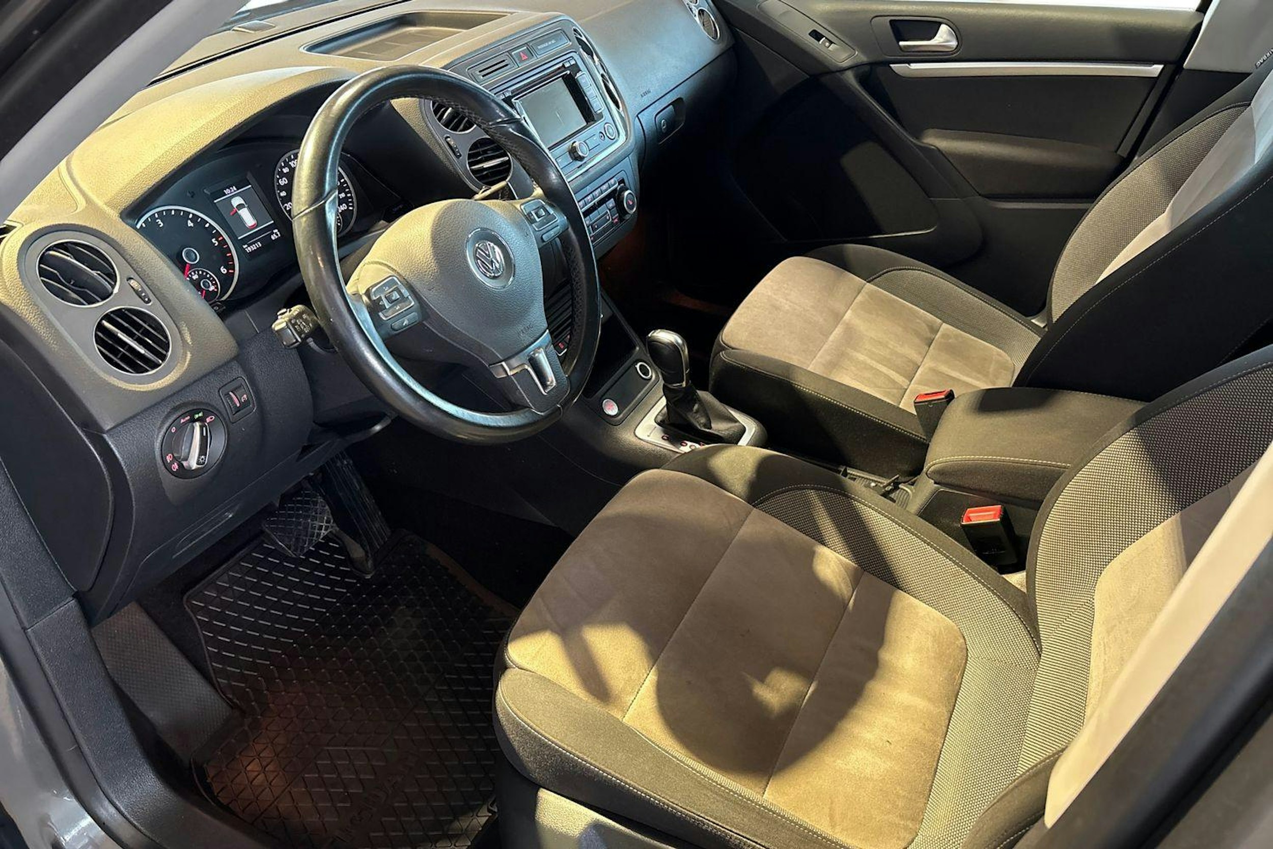 harmaa Volkswagen Tiguan 2014 kuva 7.