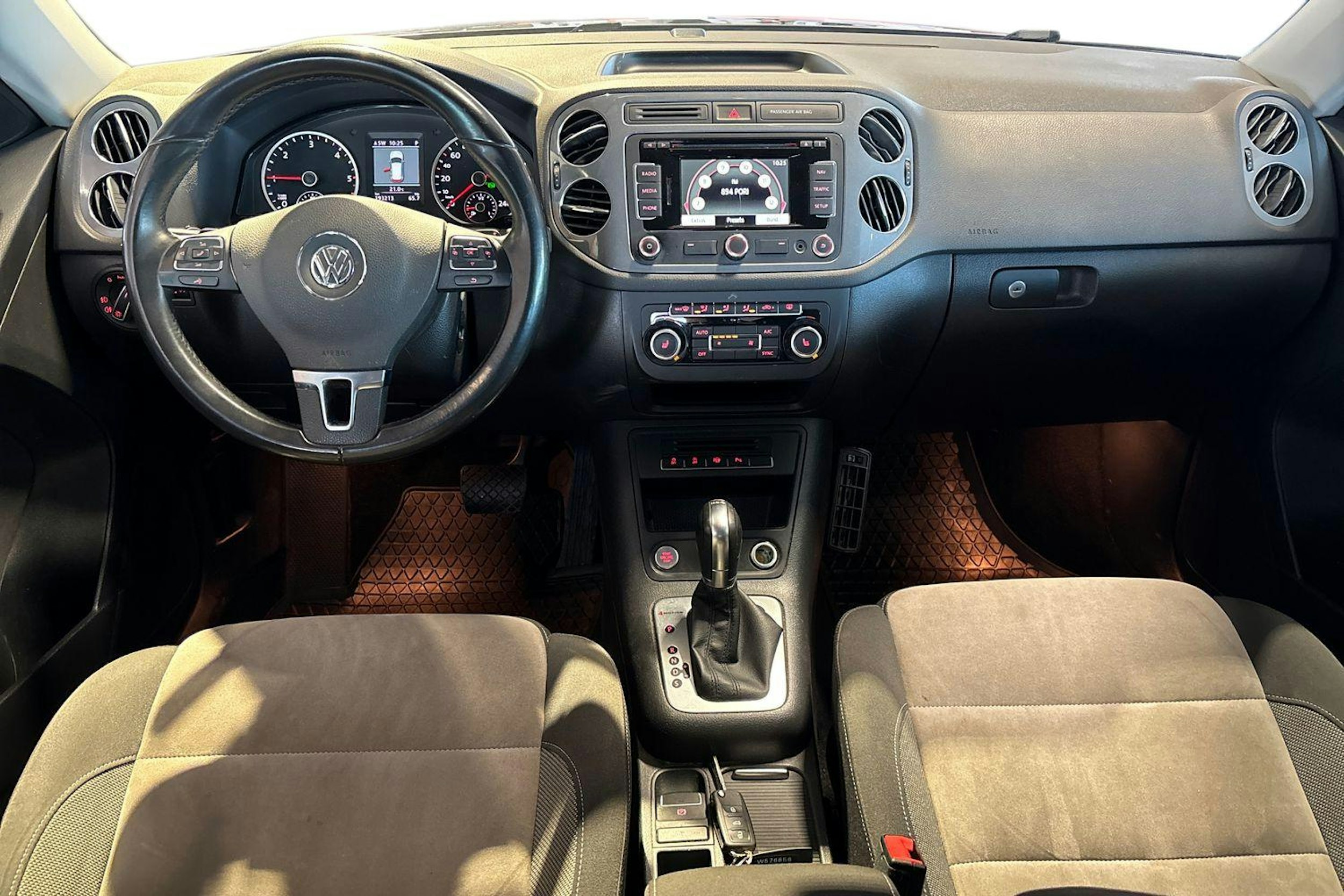 harmaa Volkswagen Tiguan 2014 kuva 9.