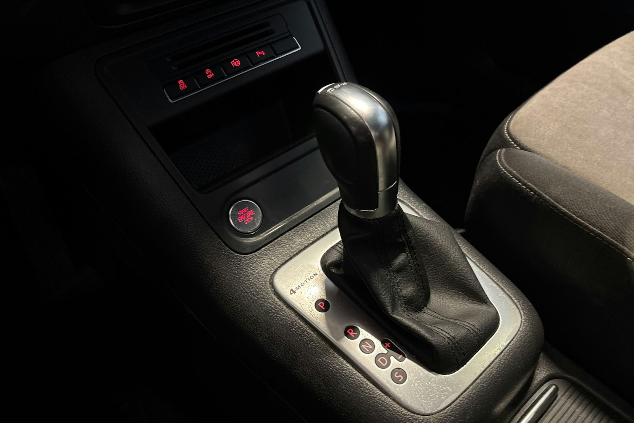 harmaa Volkswagen Tiguan 2014 kuva 18.