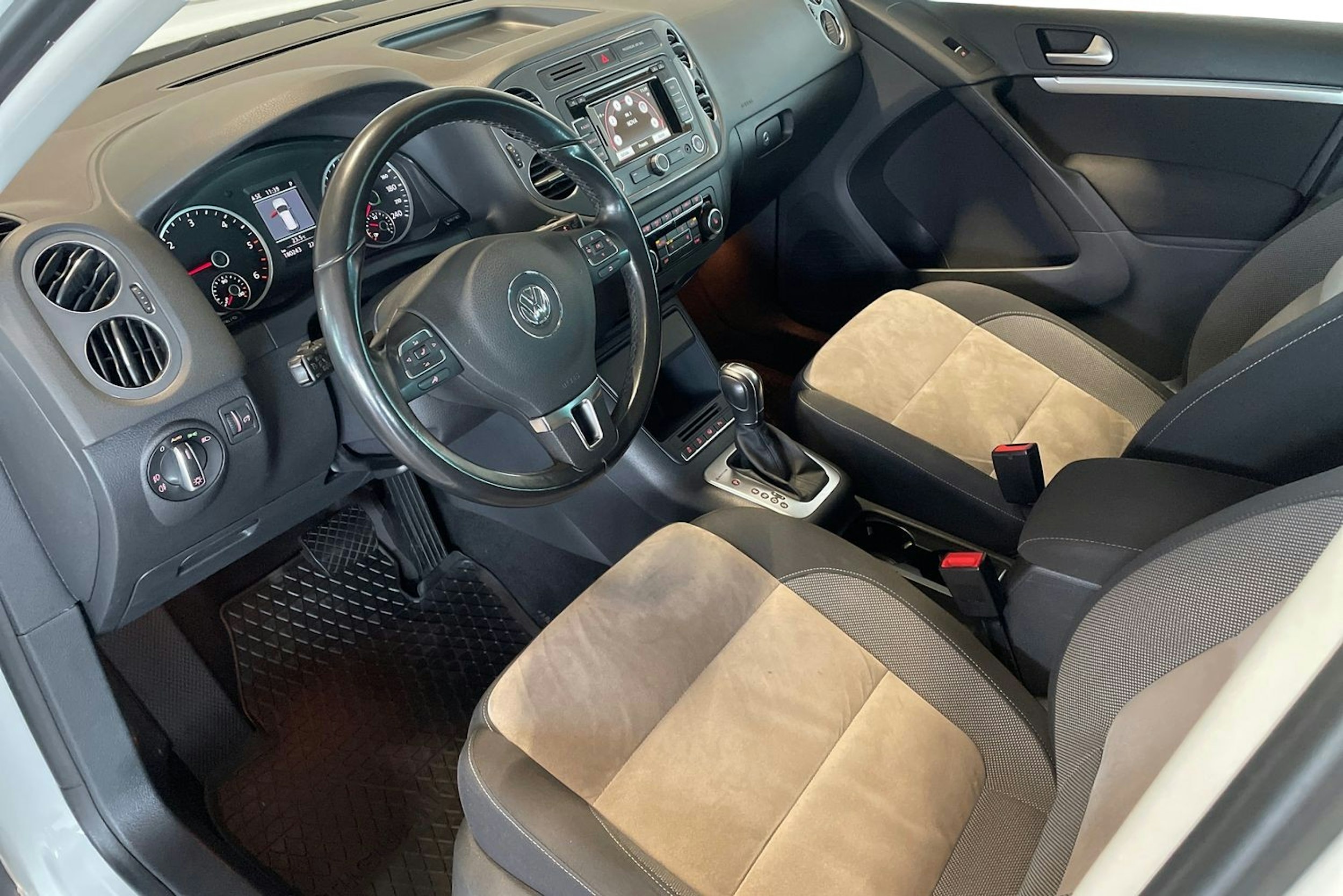 valkoinen Volkswagen Tiguan 2014 kuva 7.