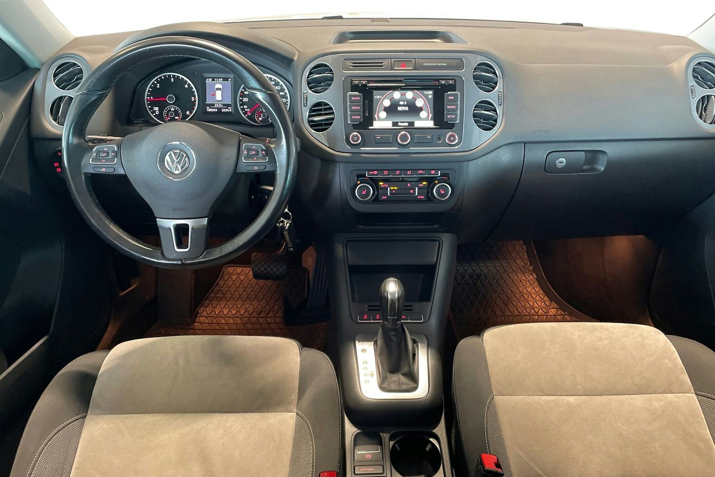 valkoinen Volkswagen Tiguan 2014 kuva 9.