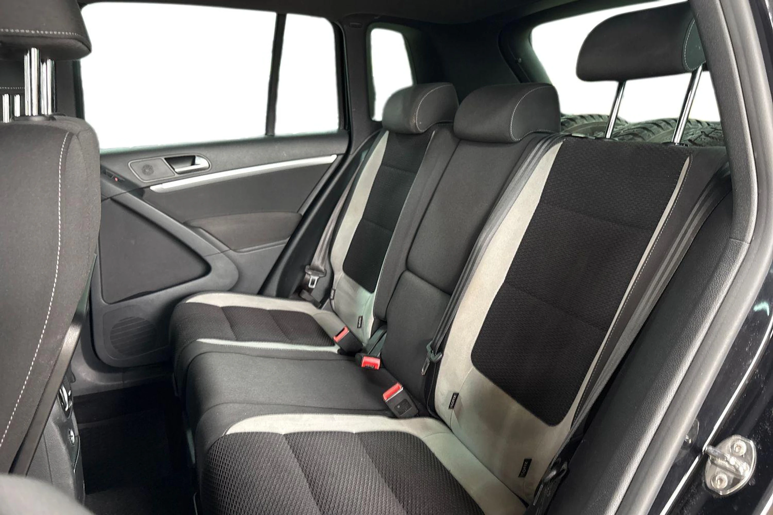 musta Volkswagen Tiguan 2014 kuva 11.