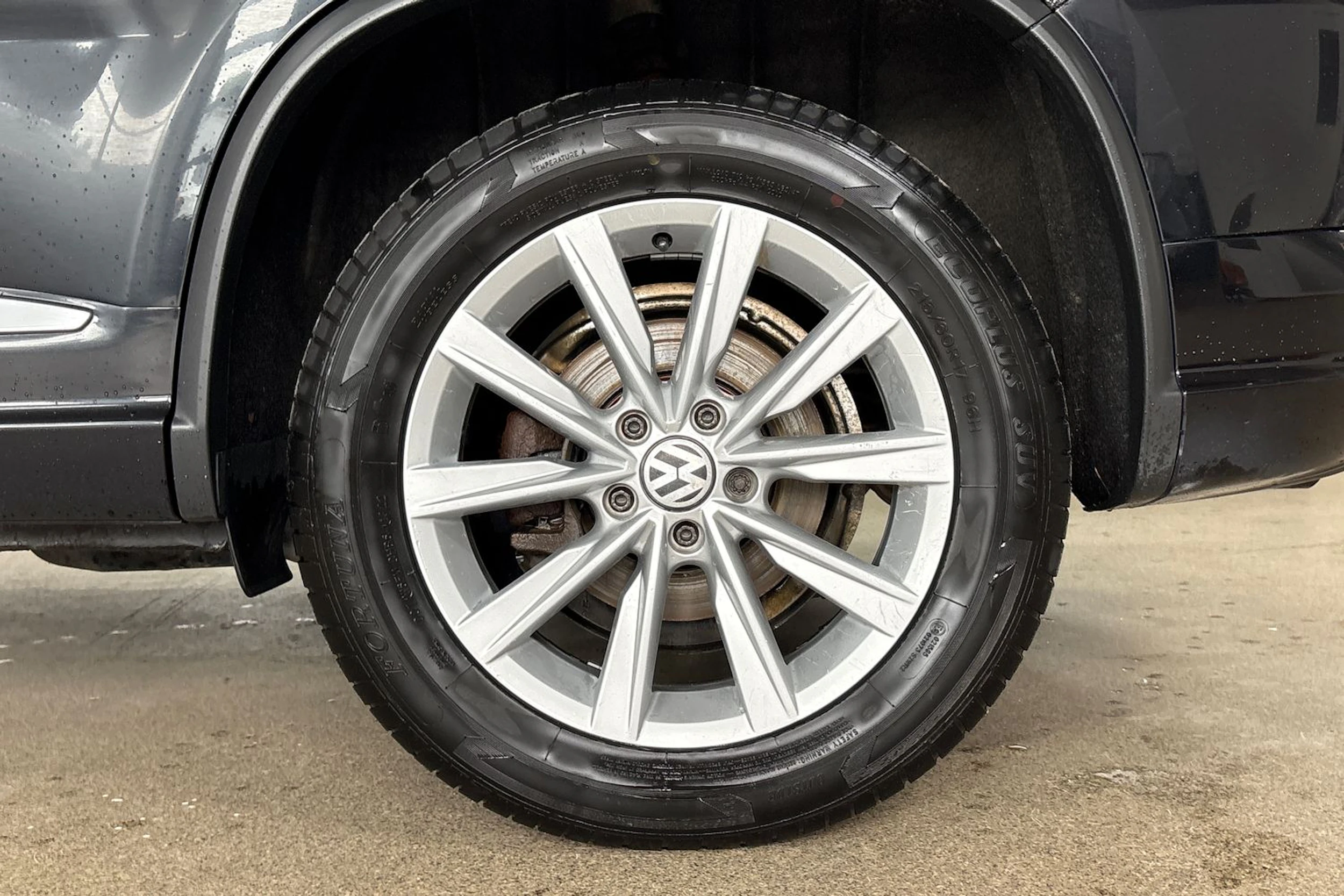 musta Volkswagen Tiguan 2014 kuva 13.