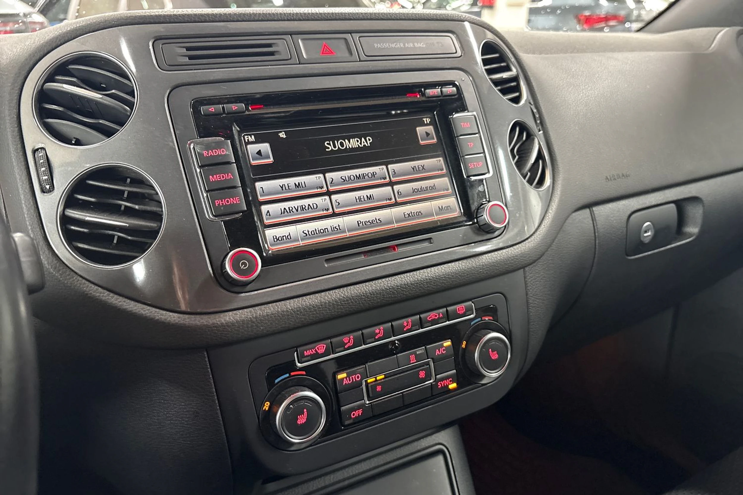 musta Volkswagen Tiguan 2014 kuva 16.