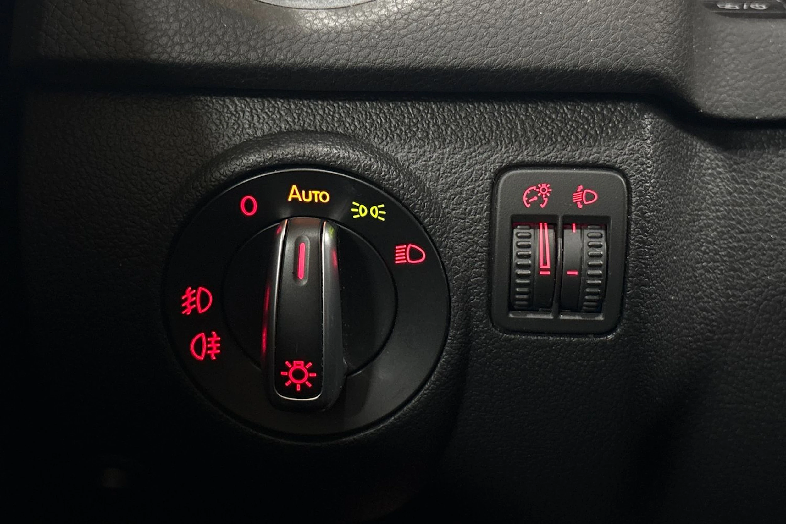 musta Volkswagen Tiguan 2014 kuva 18.