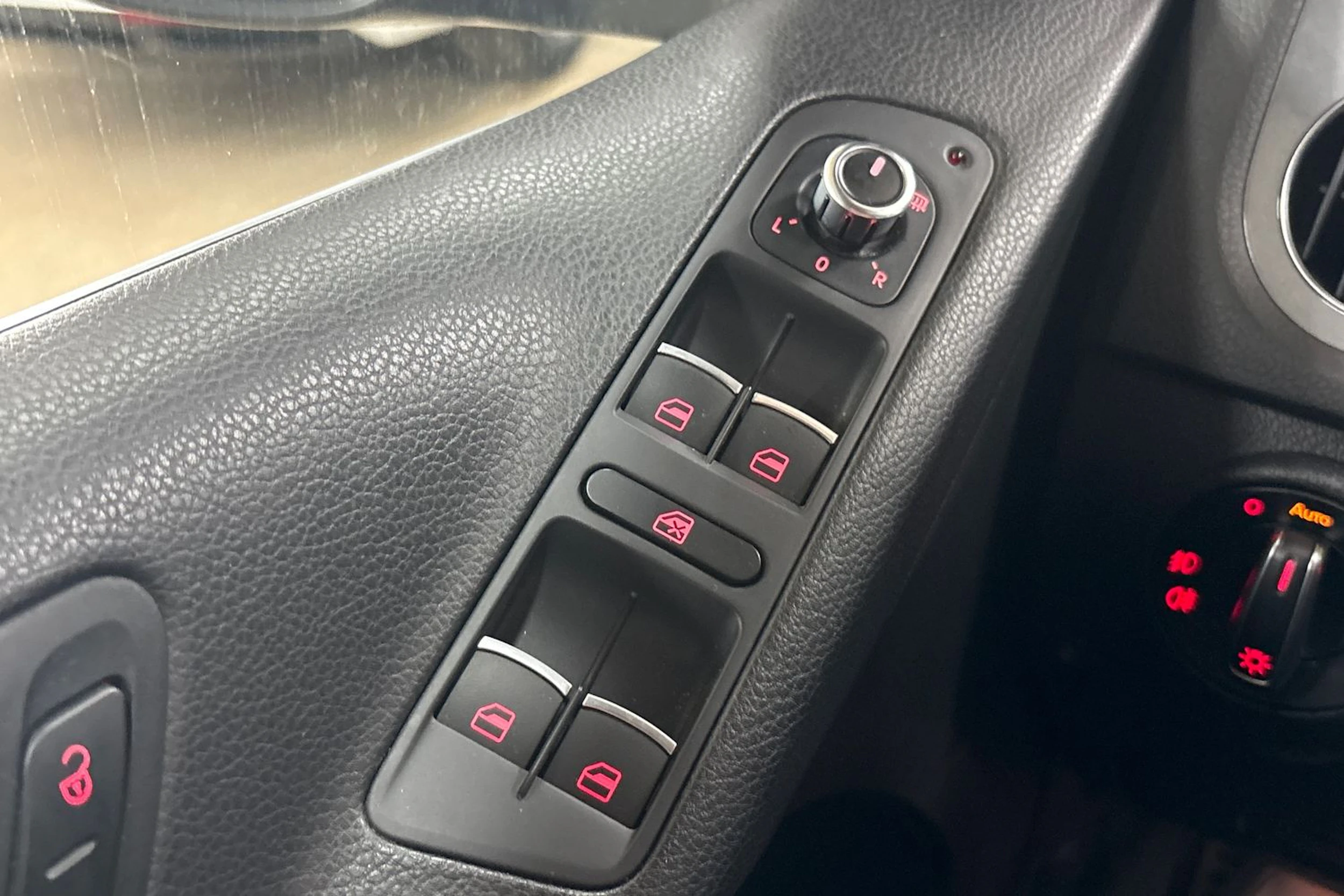 musta Volkswagen Tiguan 2014 kuva 19.