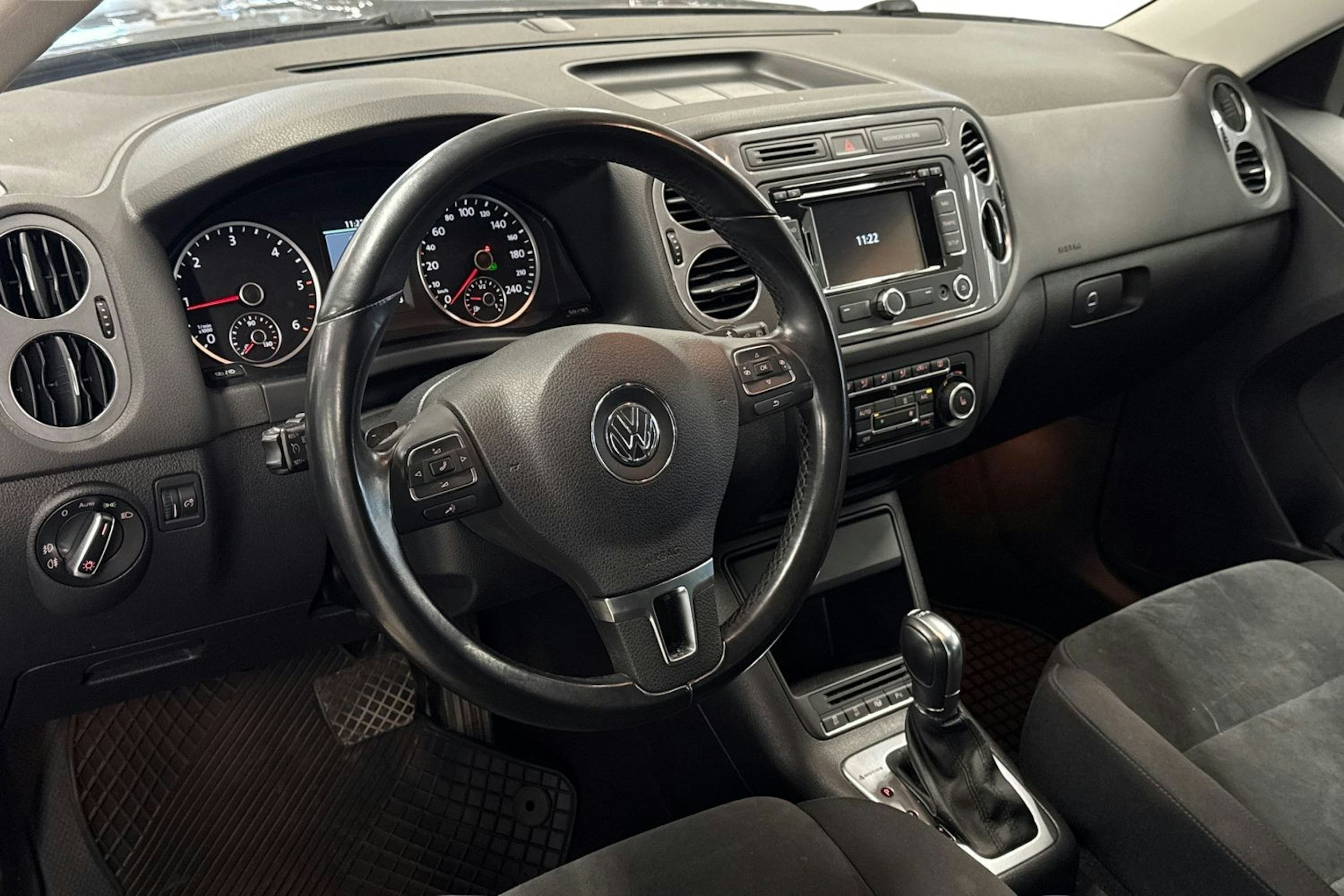 harmaa Volkswagen Tiguan 2014 kuva 7.