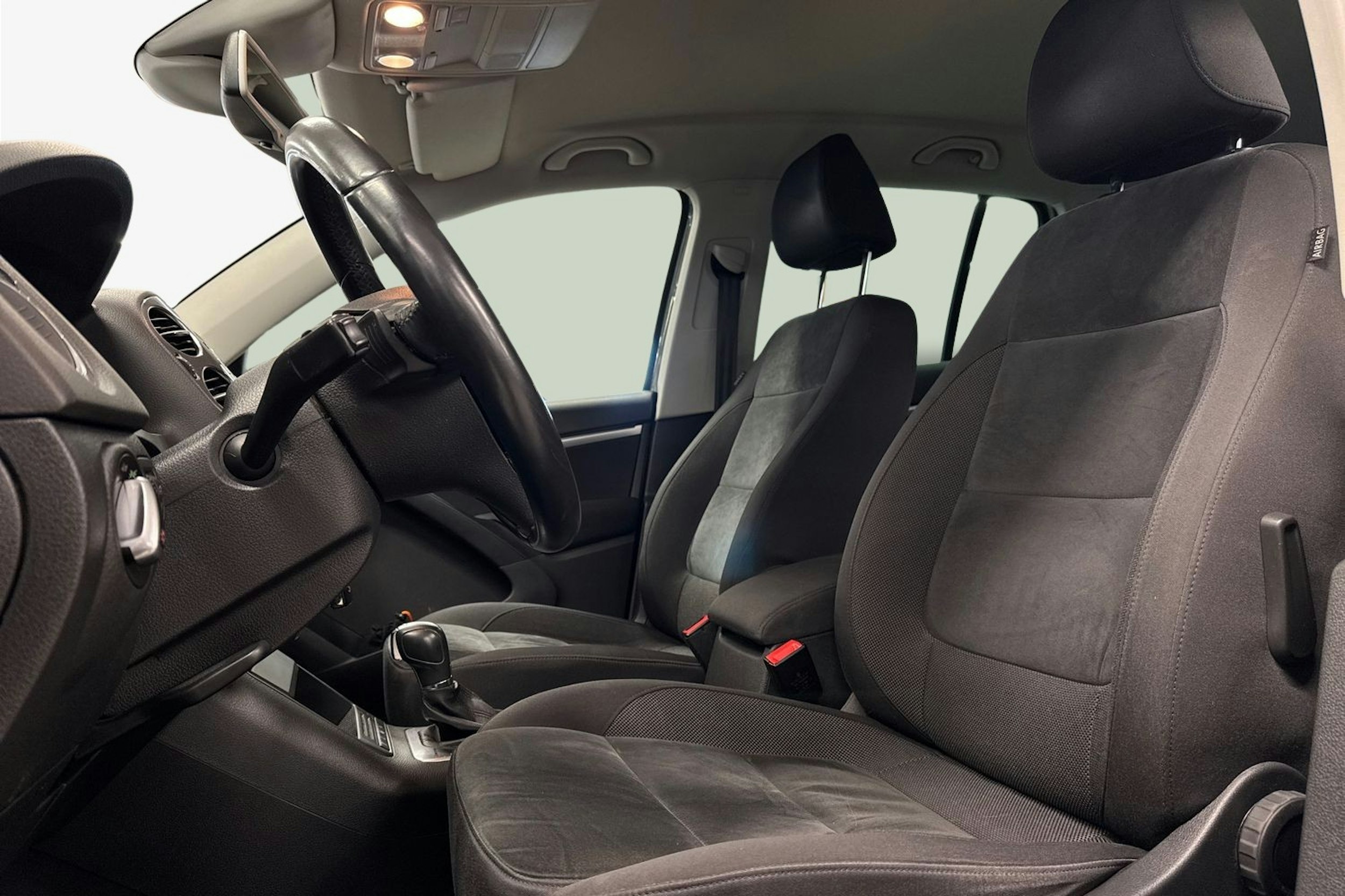 harmaa Volkswagen Tiguan 2014 kuva 11.