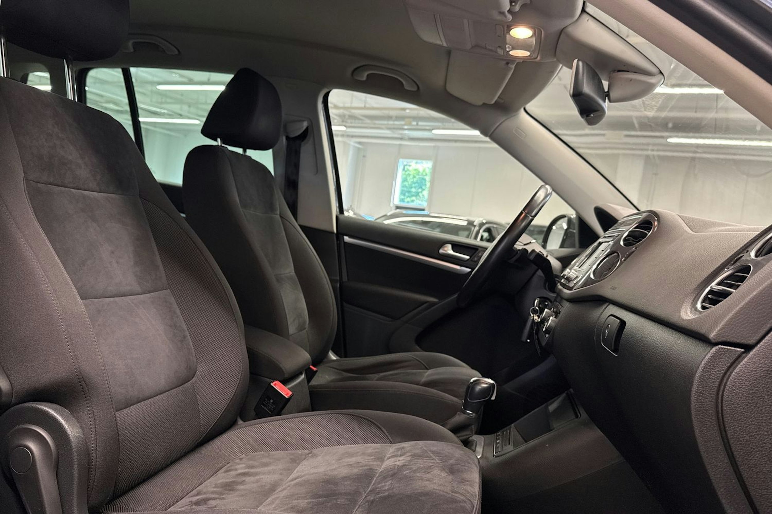 harmaa Volkswagen Tiguan 2014 kuva 13.