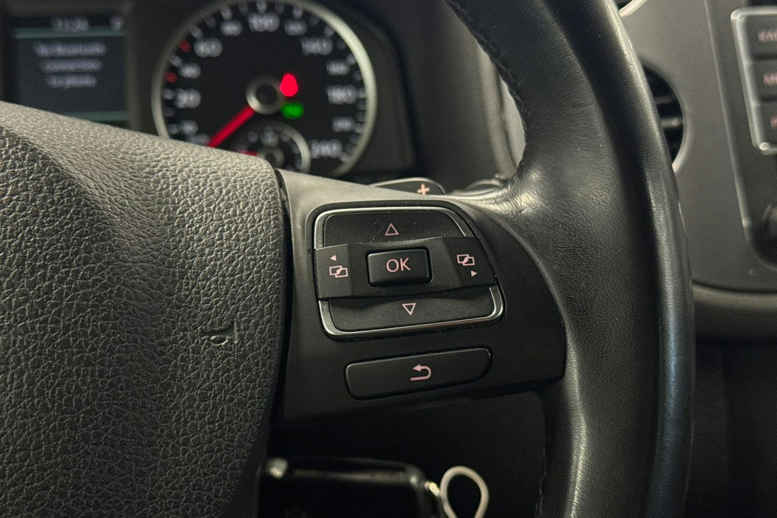 harmaa Volkswagen Tiguan 2014 kuva 15.