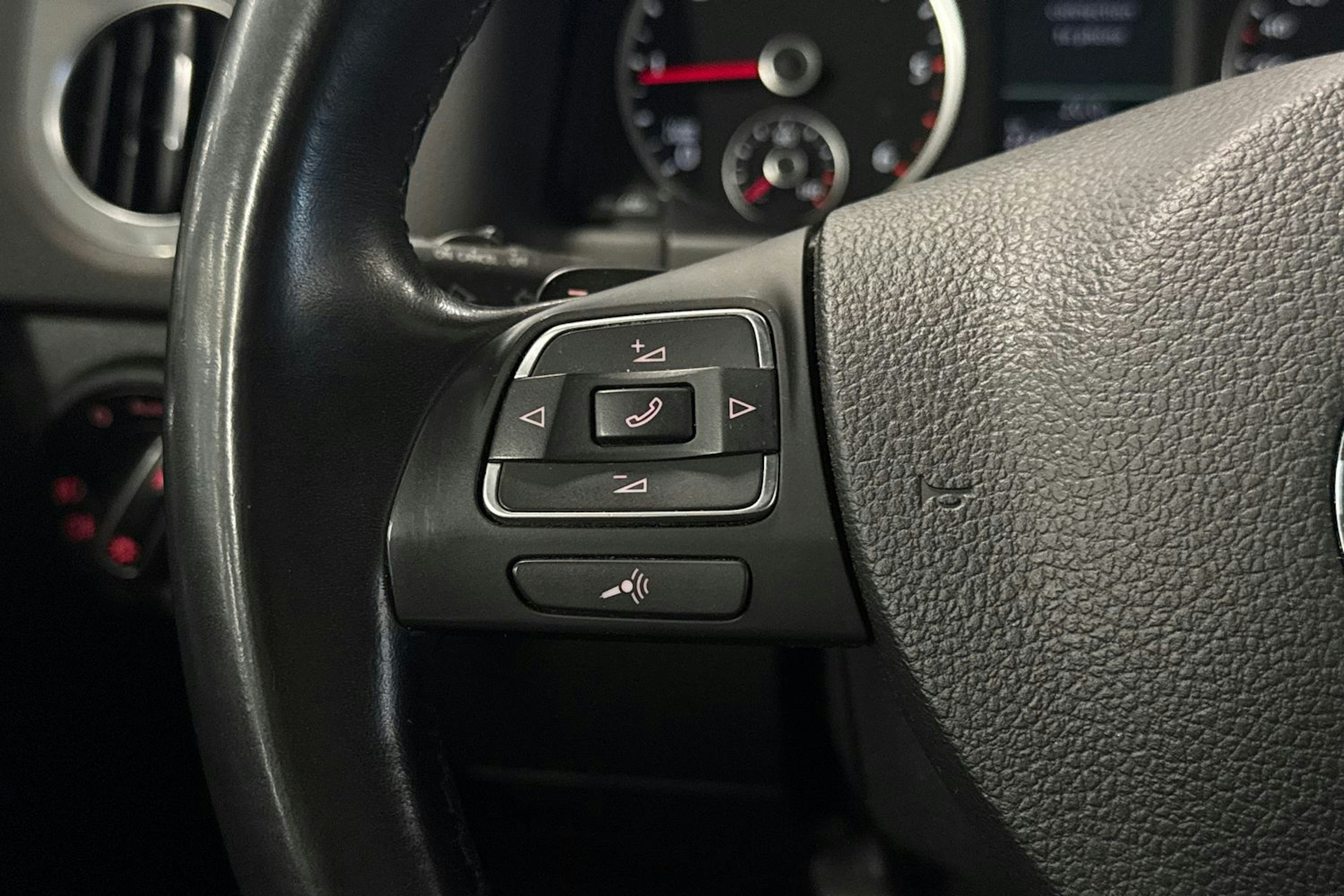harmaa Volkswagen Tiguan 2014 kuva 16.