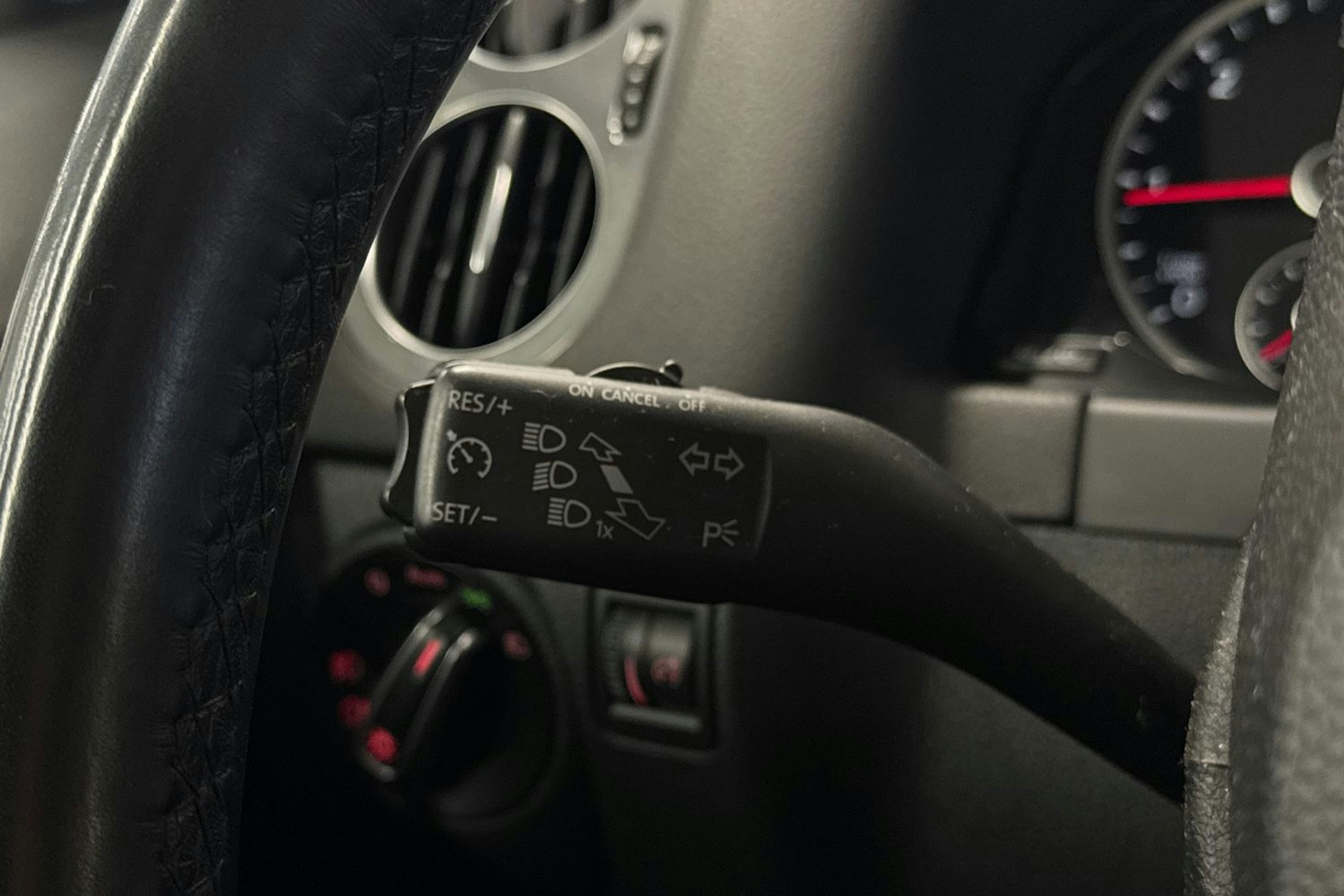 harmaa Volkswagen Tiguan 2014 kuva 17.