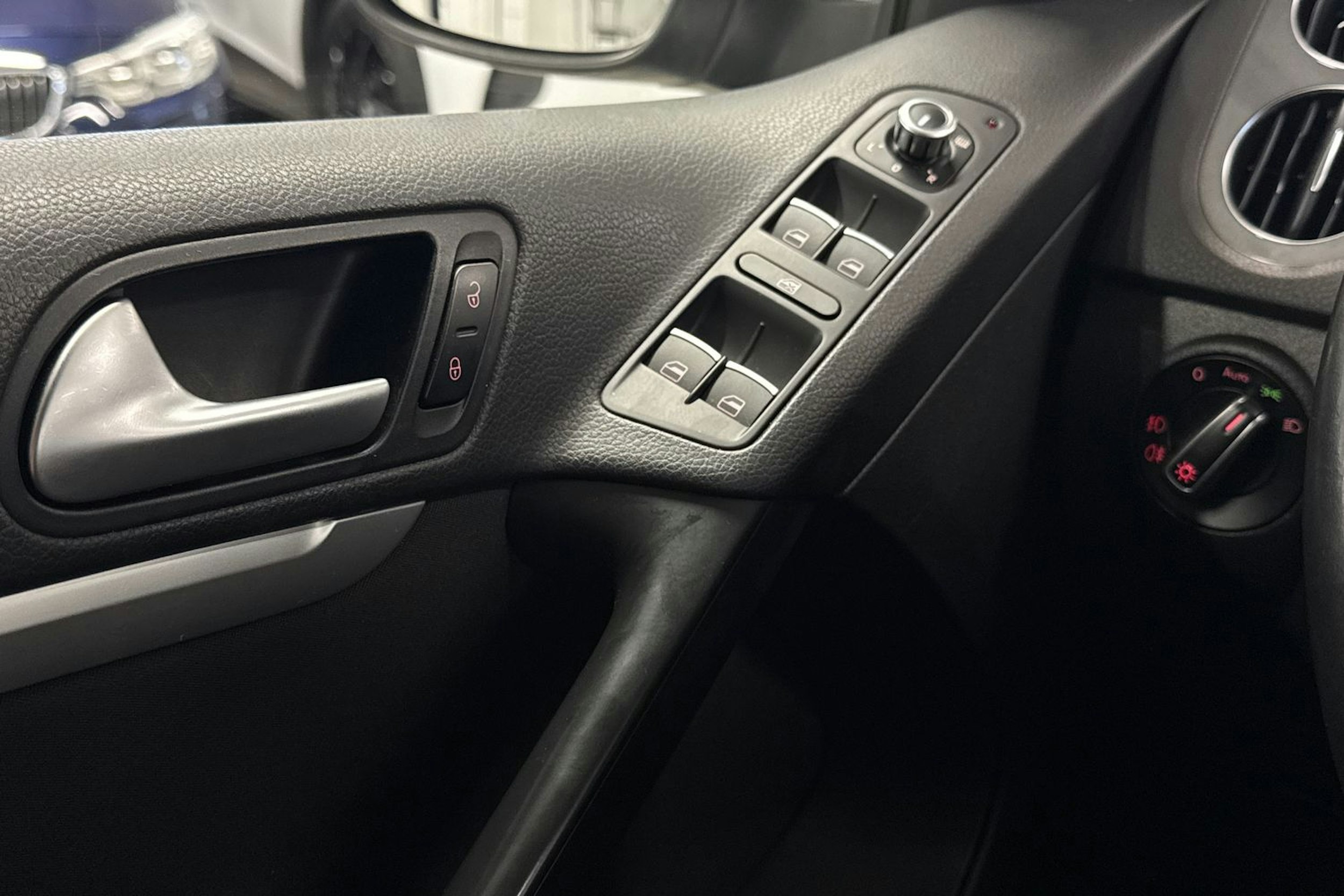 harmaa Volkswagen Tiguan 2014 kuva 19.