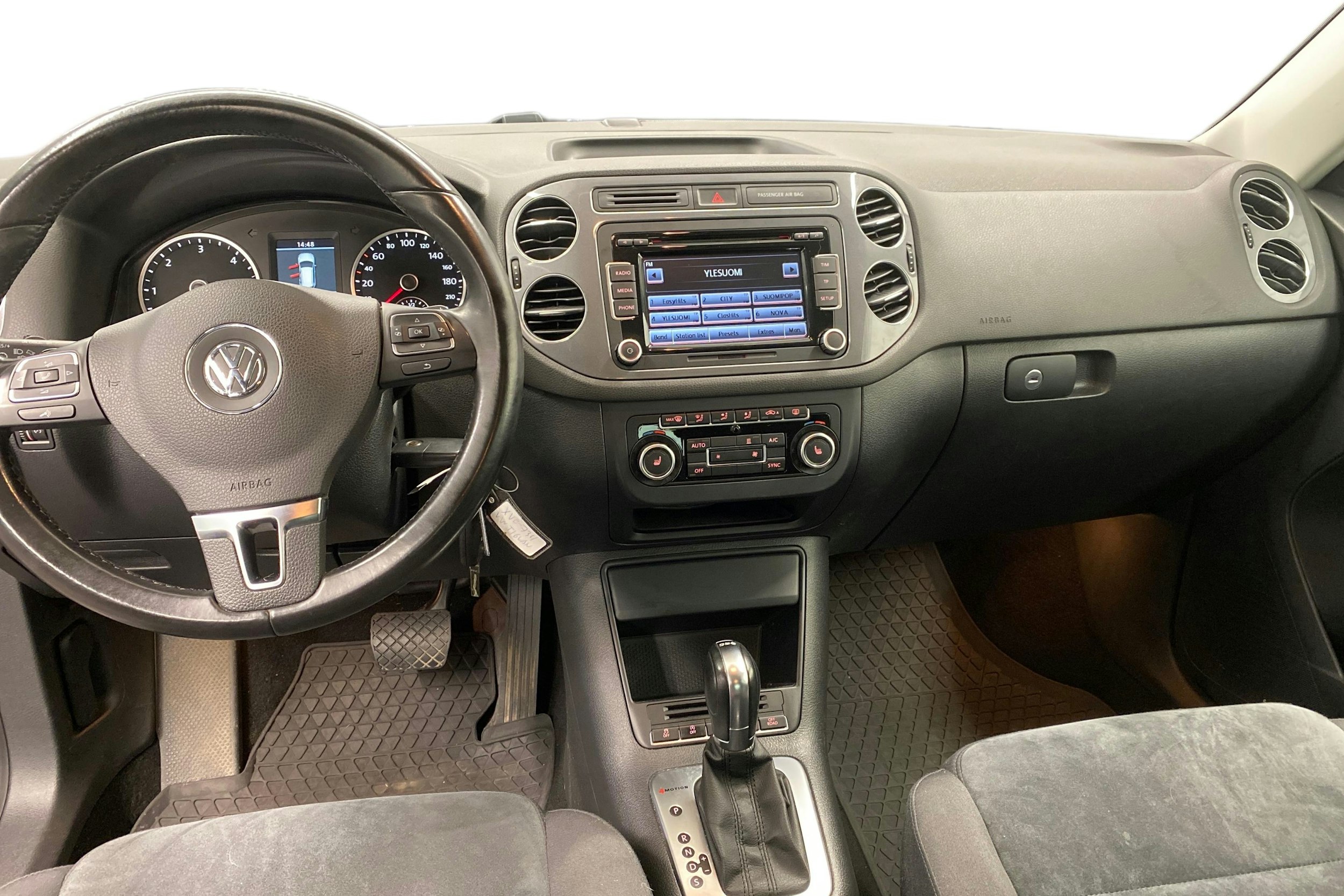 harmaa Volkswagen Tiguan 2014 kuva 9.