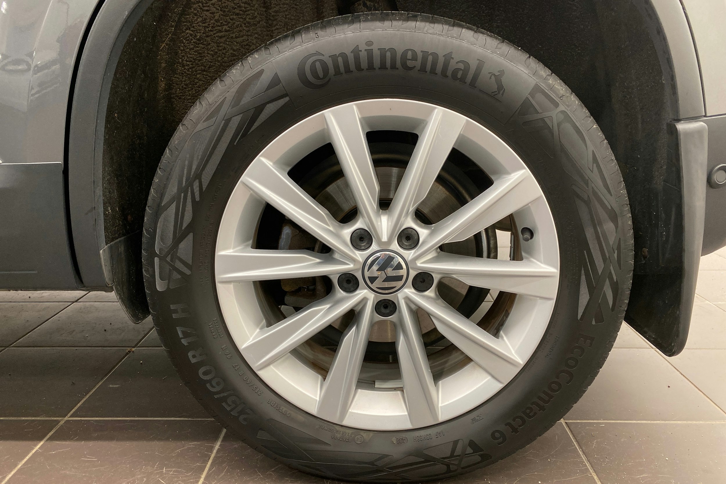 harmaa Volkswagen Tiguan 2014 kuva 13.