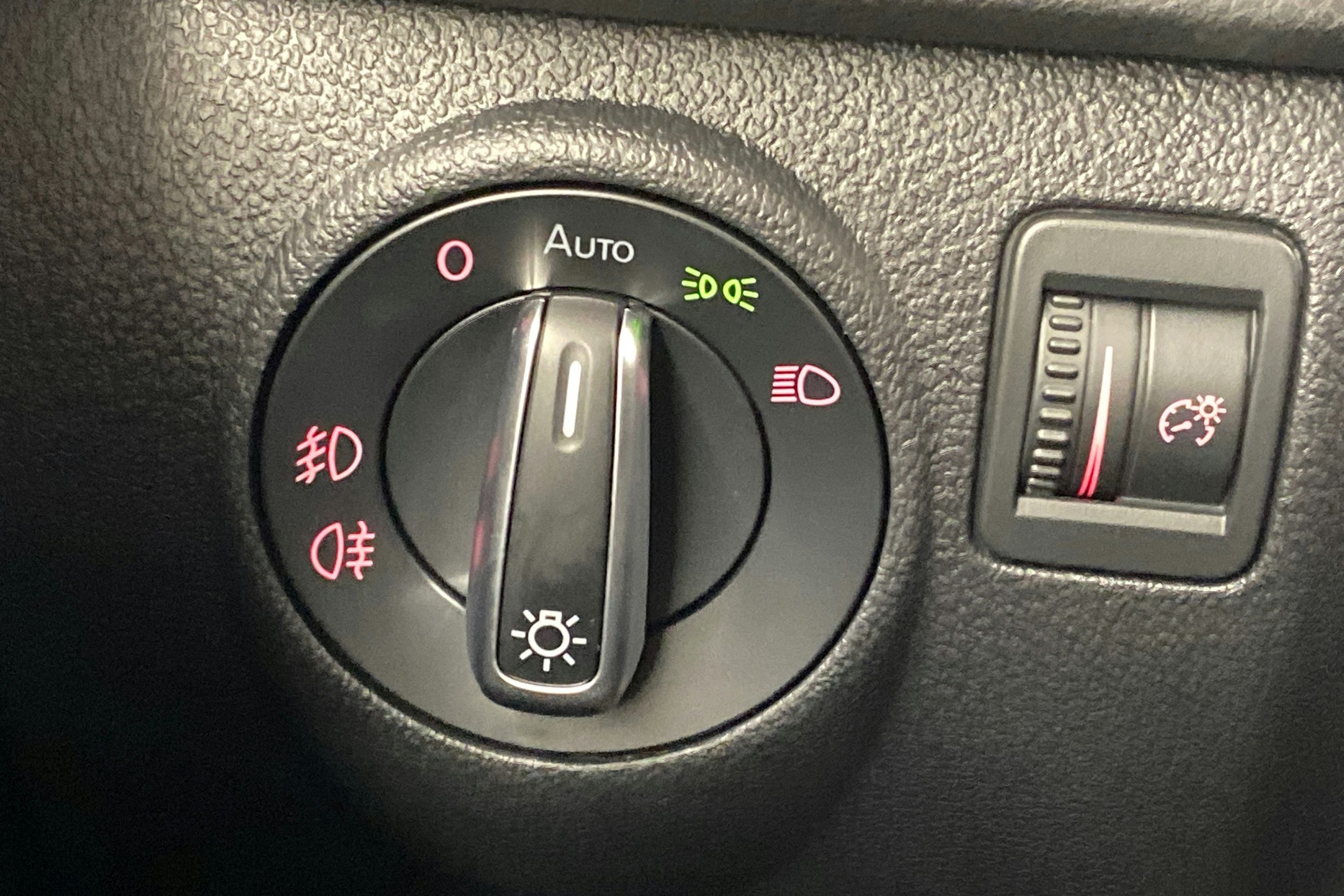 harmaa Volkswagen Tiguan 2014 kuva 18.