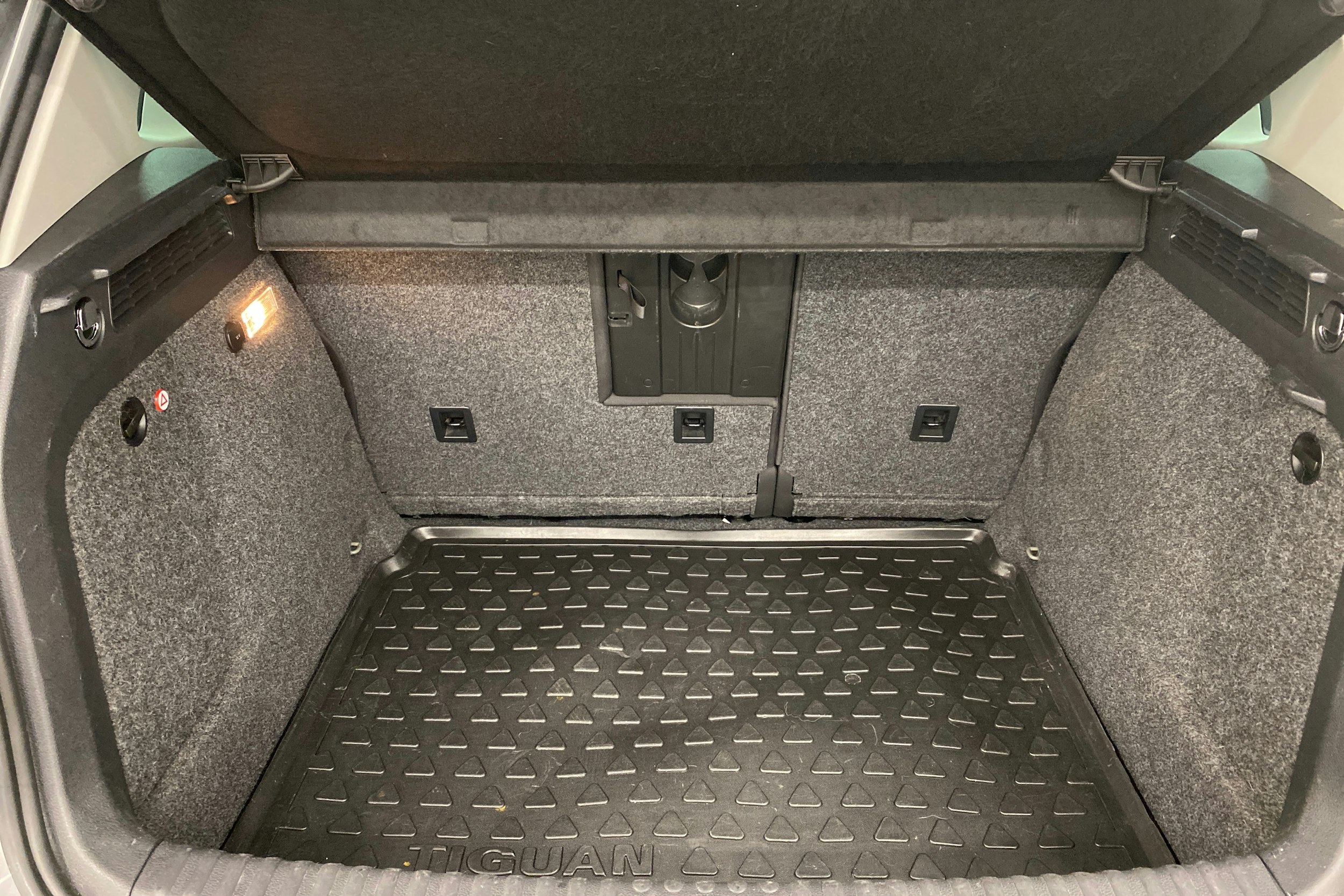 harmaa Volkswagen Tiguan 2014 kuva 22.