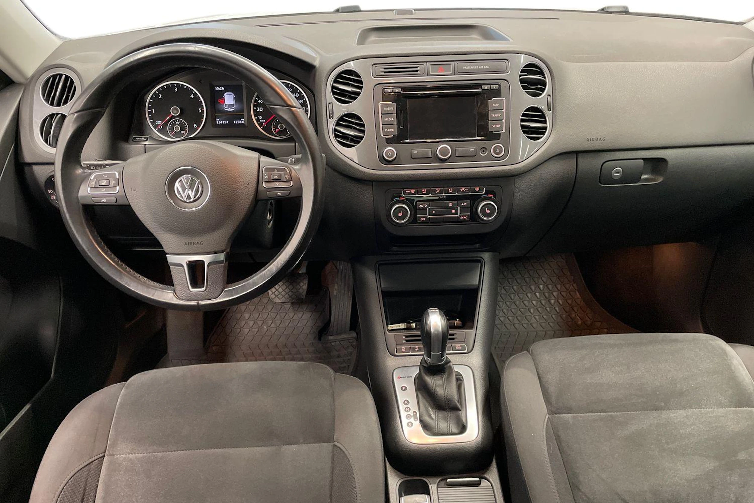 valkoinen Volkswagen Tiguan 2015 kuva 7.