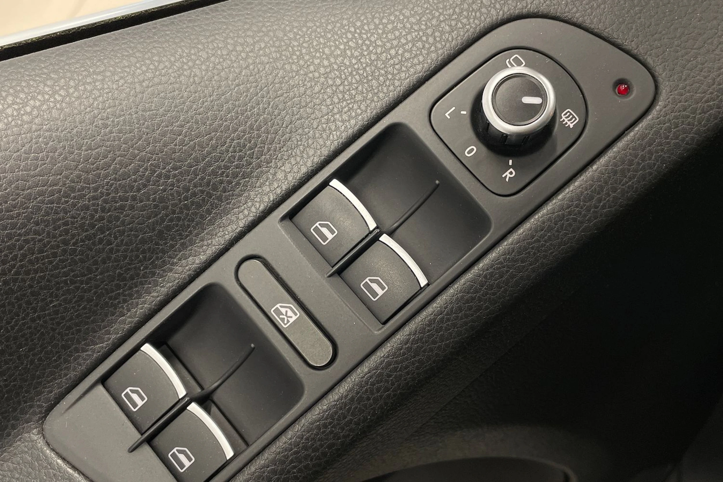 valkoinen Volkswagen Tiguan 2015 kuva 11.