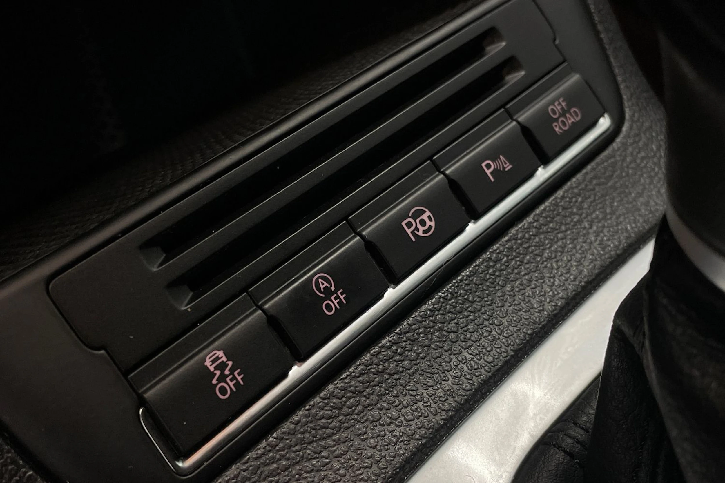 valkoinen Volkswagen Tiguan 2015 kuva 17.