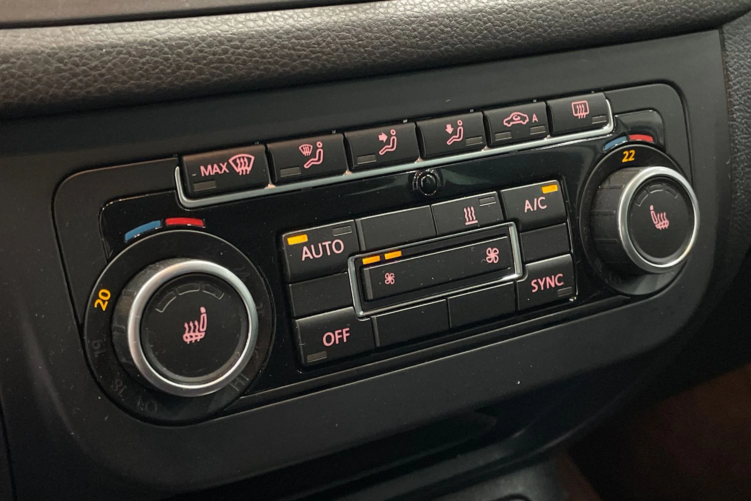 valkoinen Volkswagen Tiguan 2015 kuva 18.