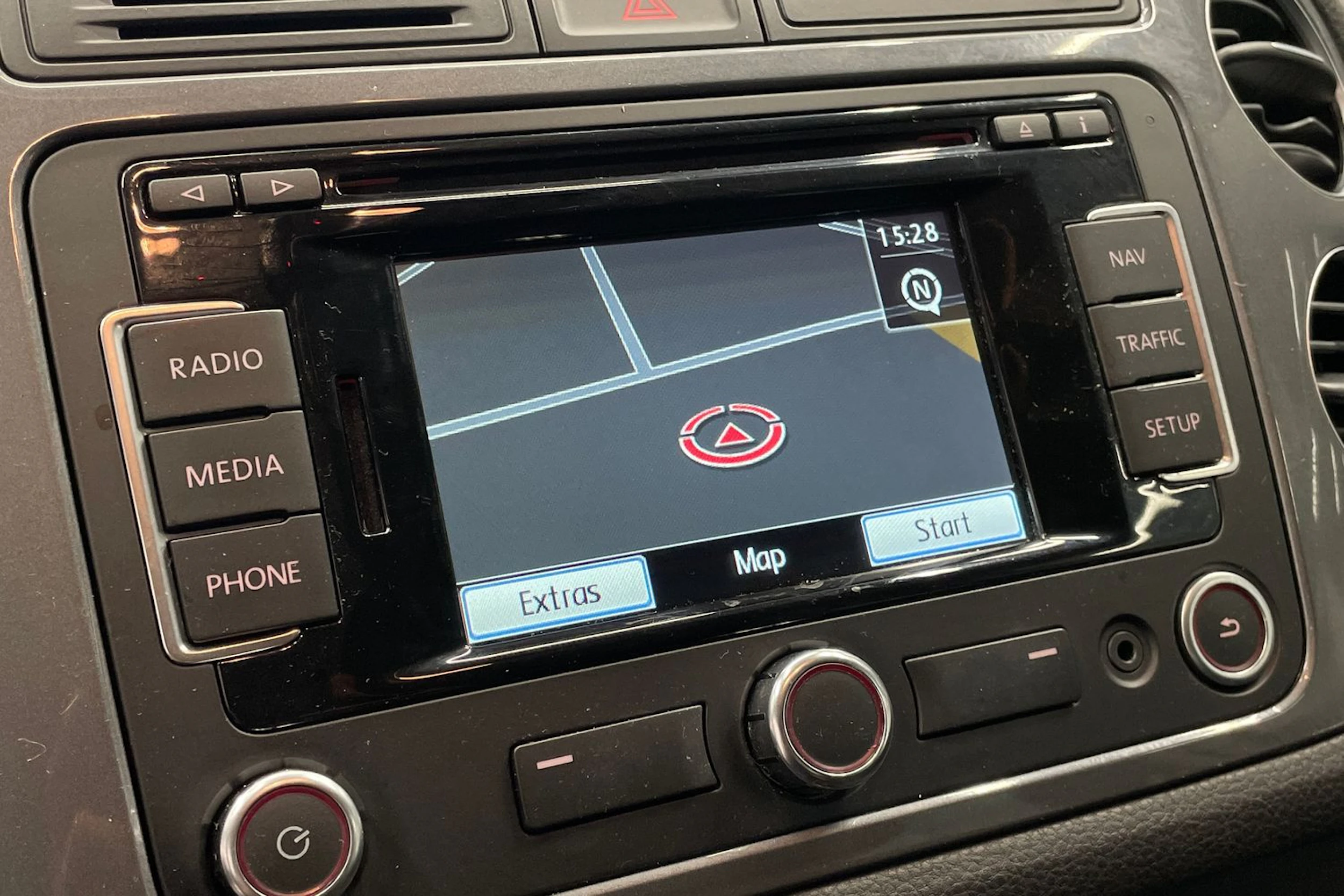 valkoinen Volkswagen Tiguan 2015 kuva 19.