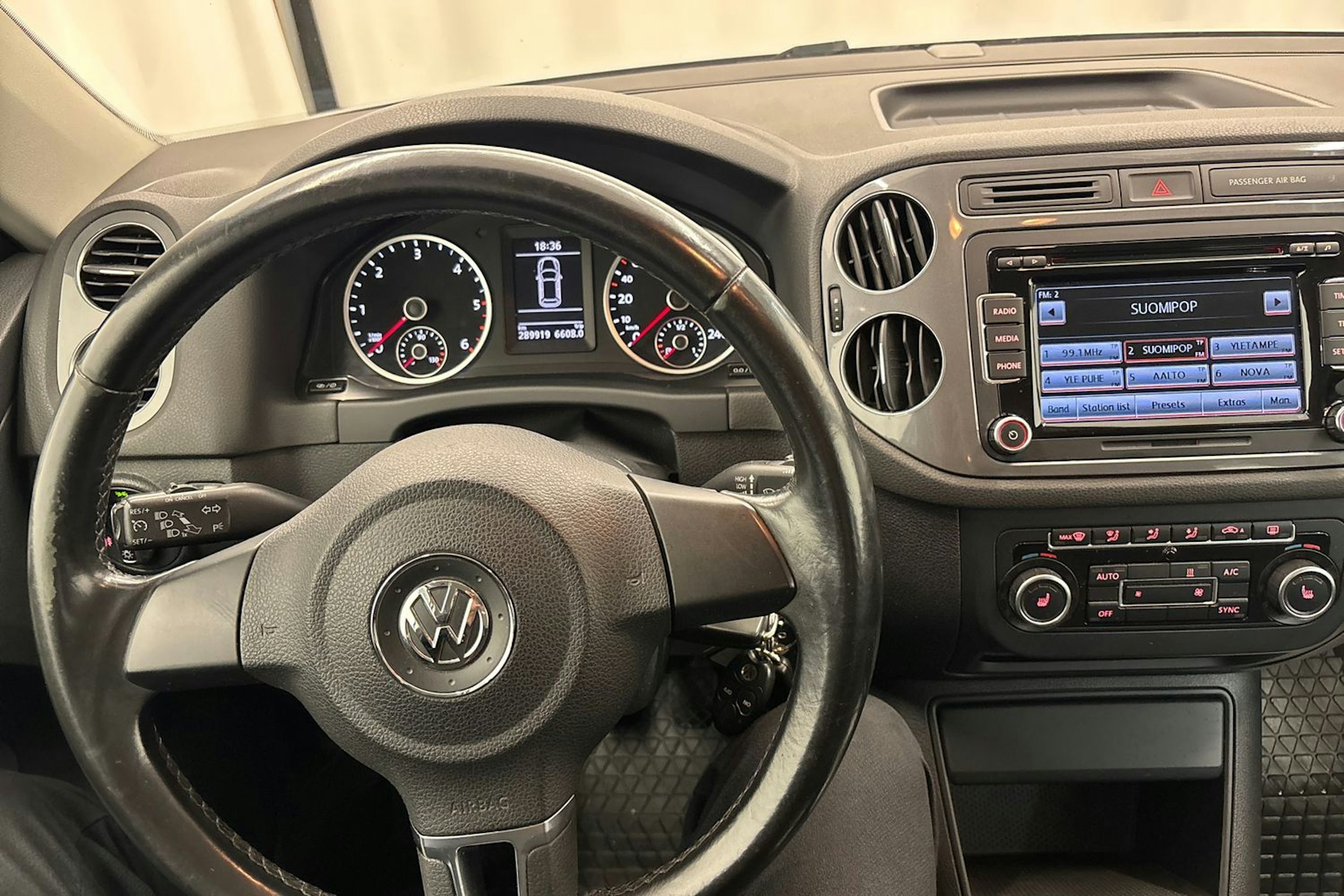 met. hopea Volkswagen Tiguan 2015 kuva 17.