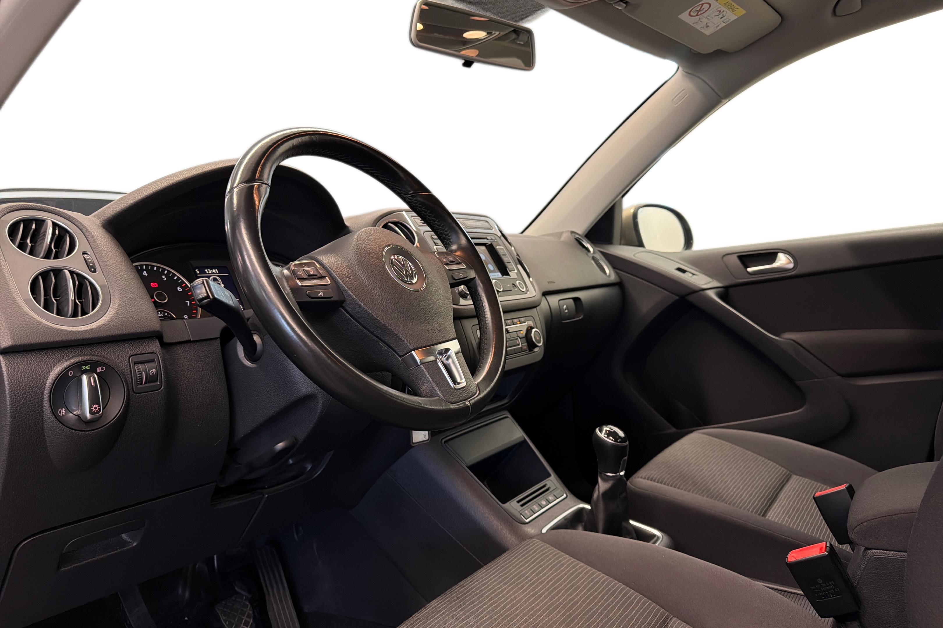 Volkswagen Tiguan 2015, photo 6/25