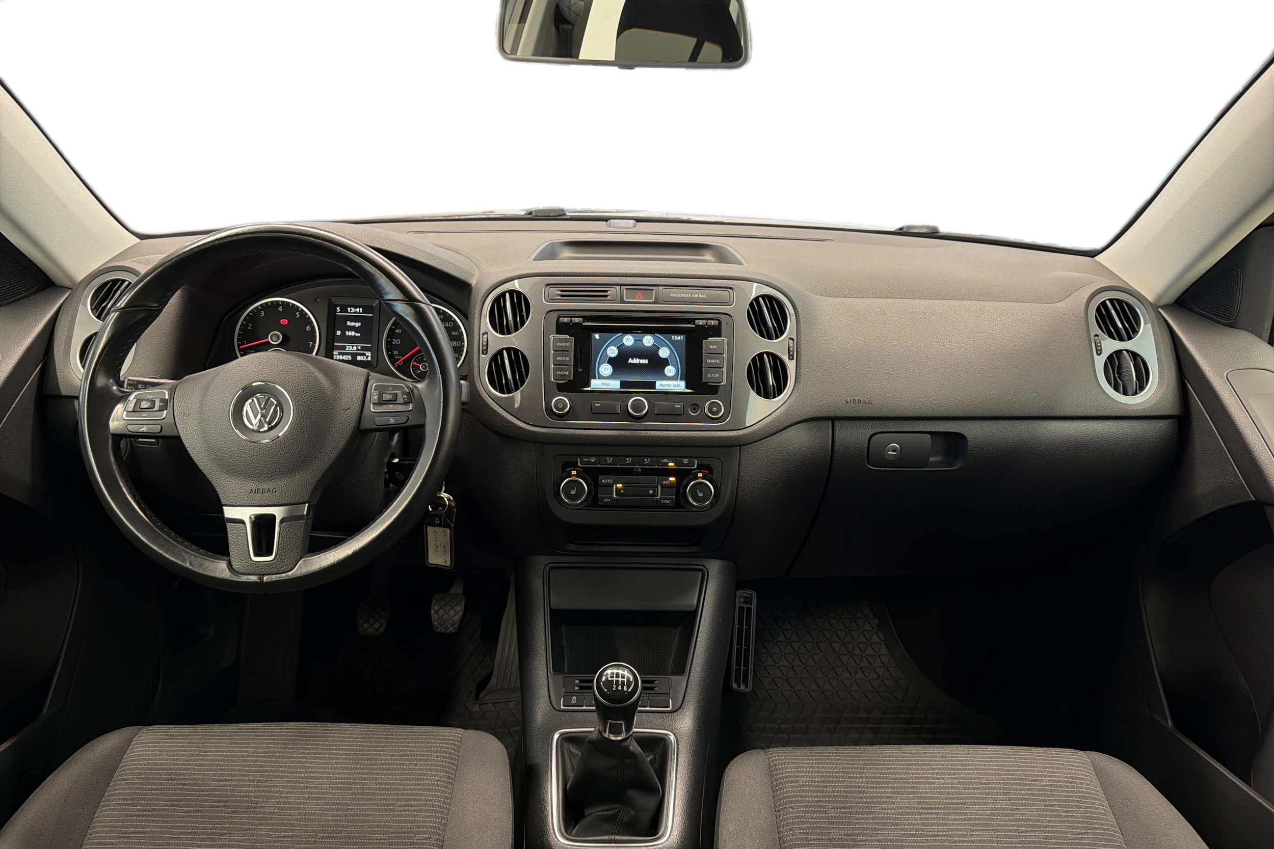 Ruskea (beige) Volkswagen Tiguan 2015 kuva 7.