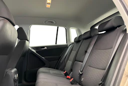Ruskea (beige) Volkswagen Tiguan 2015 kuva 8.