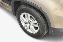 Ruskea (beige) Volkswagen Tiguan 2015 kuva 9.